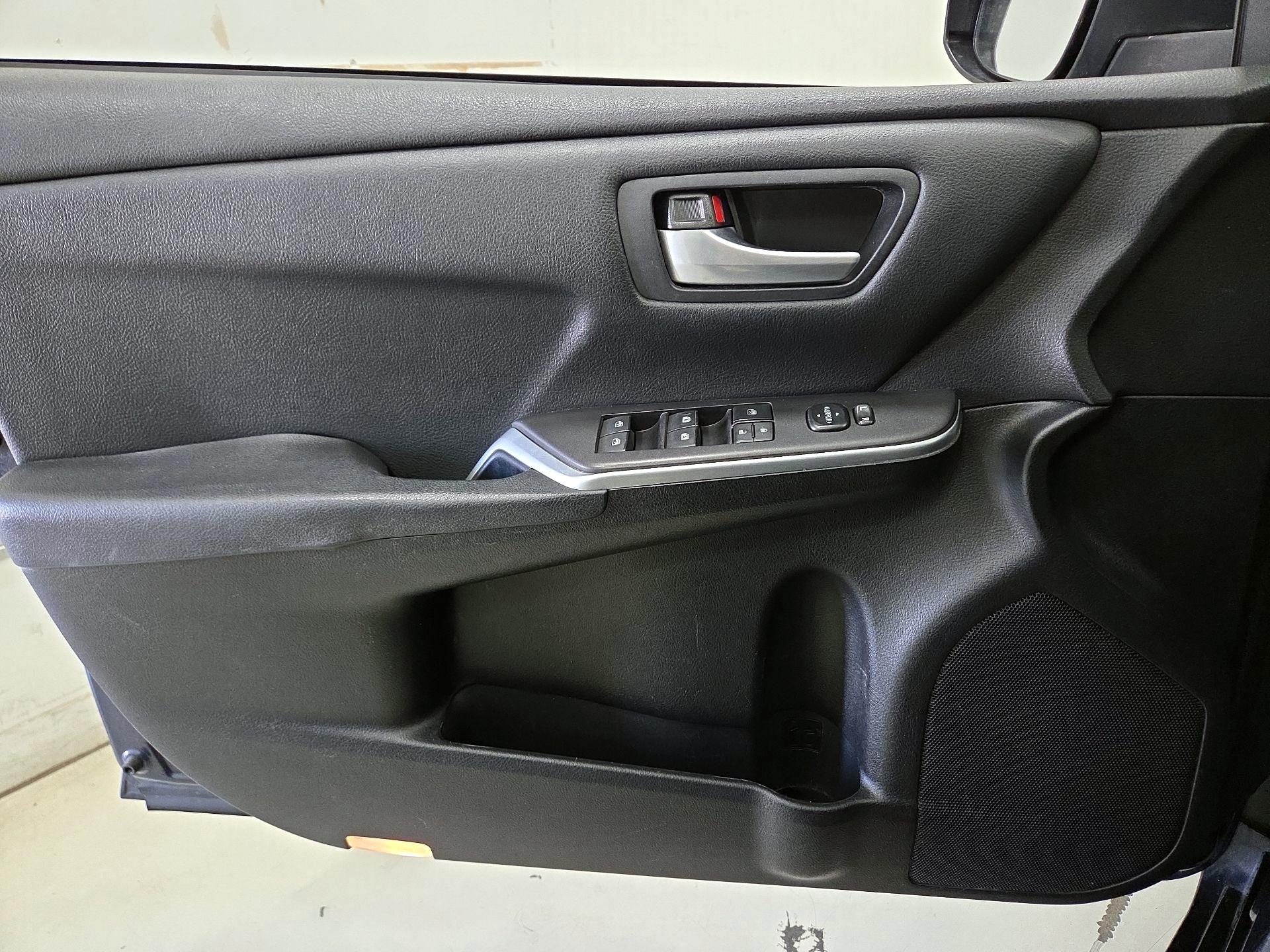Thumbnail: 2016 Toyota Camry - 12