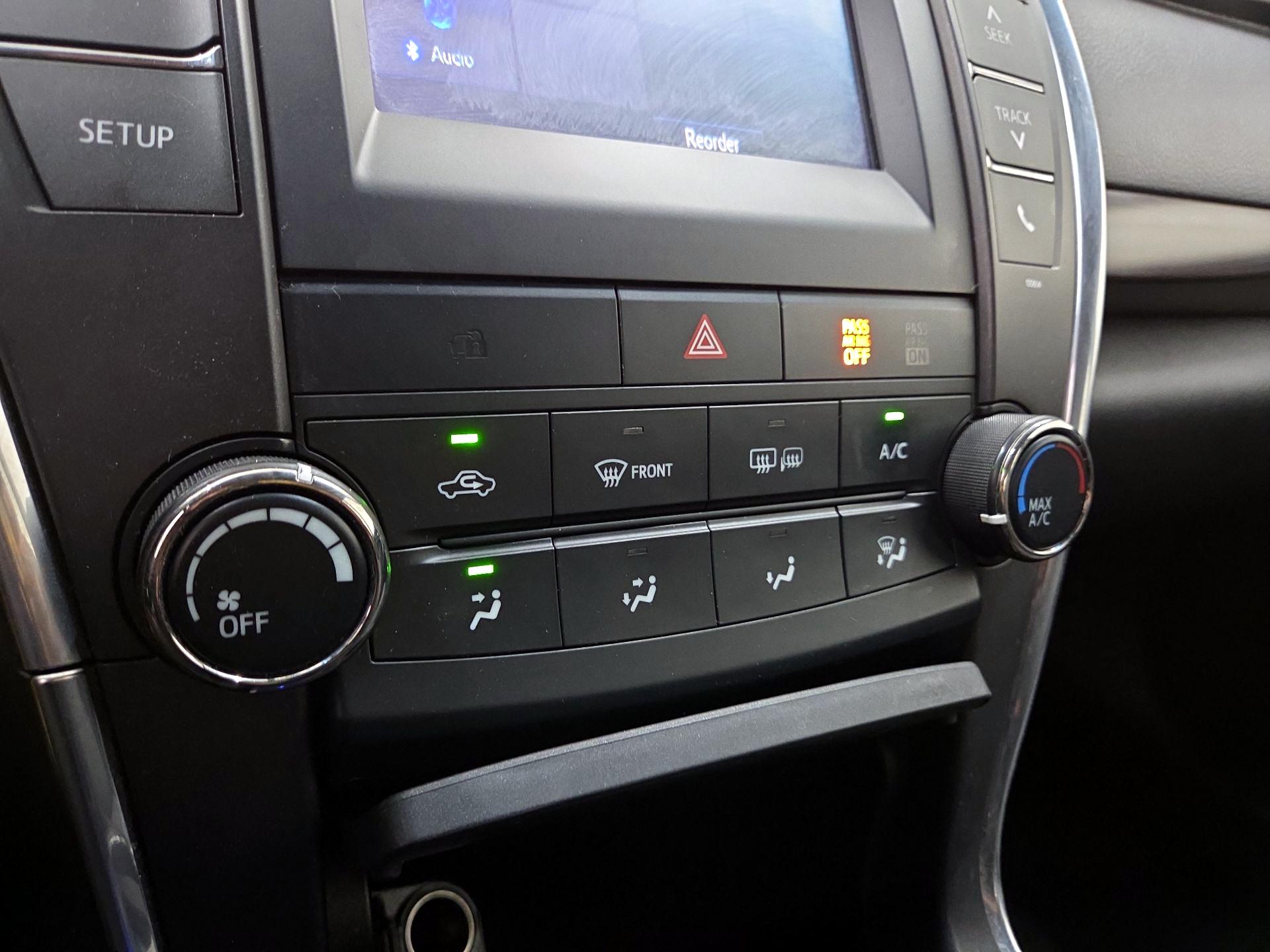 Thumbnail: 2016 Toyota Camry - 16