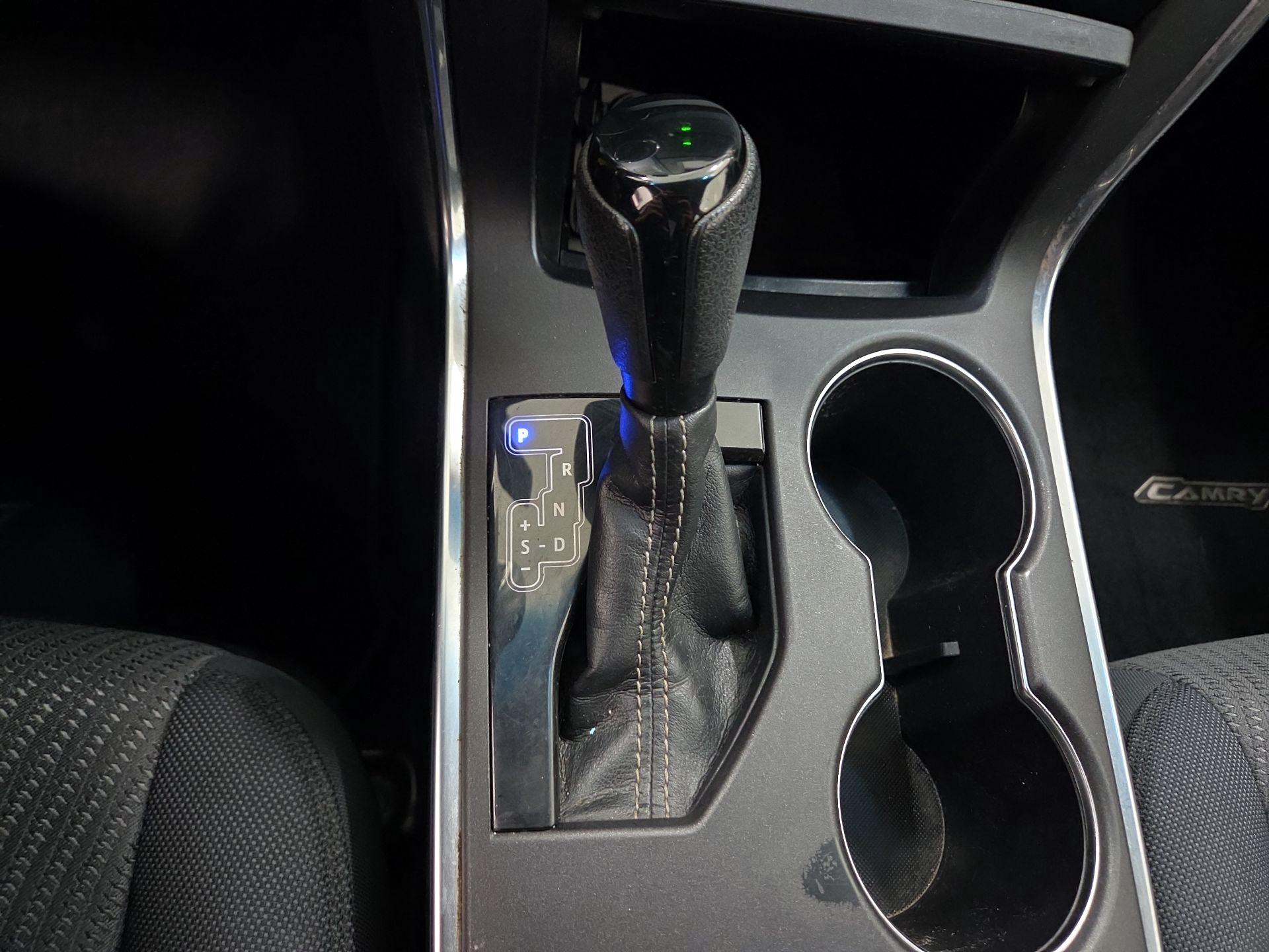 Thumbnail: 2016 Toyota Camry - 17