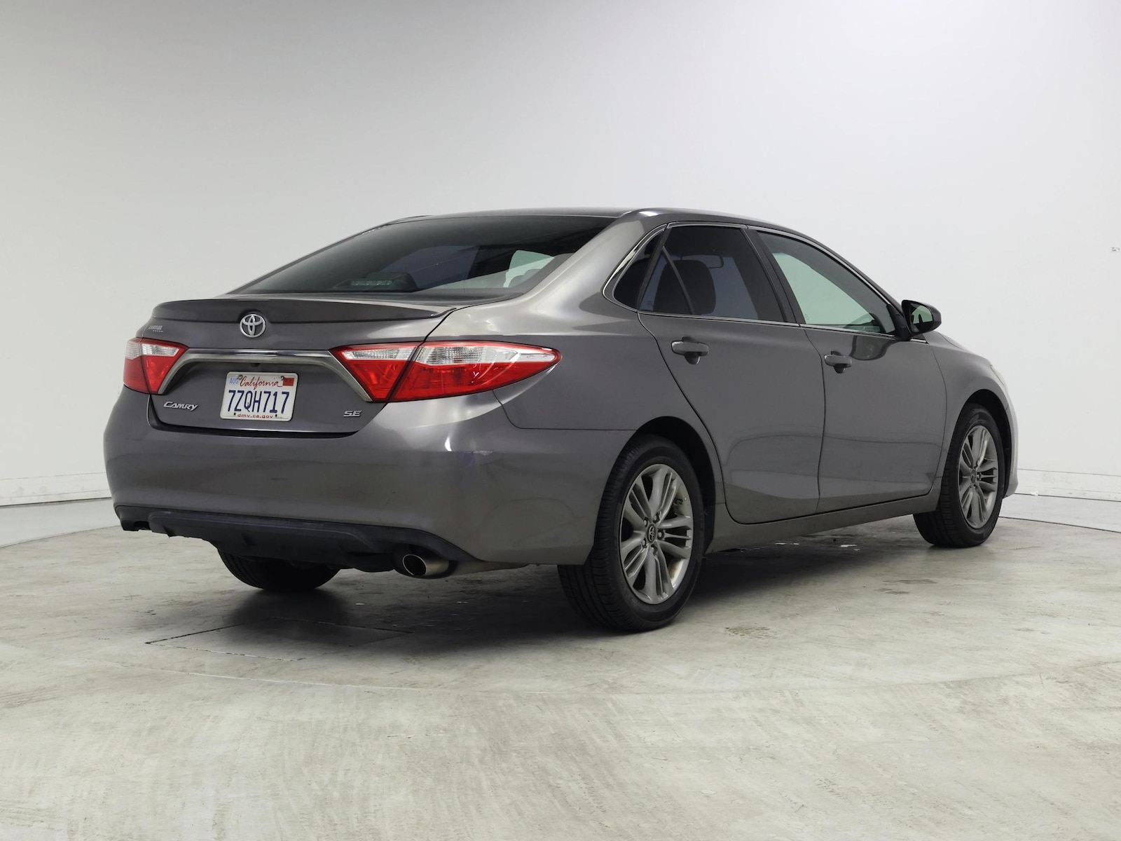 2017 Toyota Camry SE - Photo 9