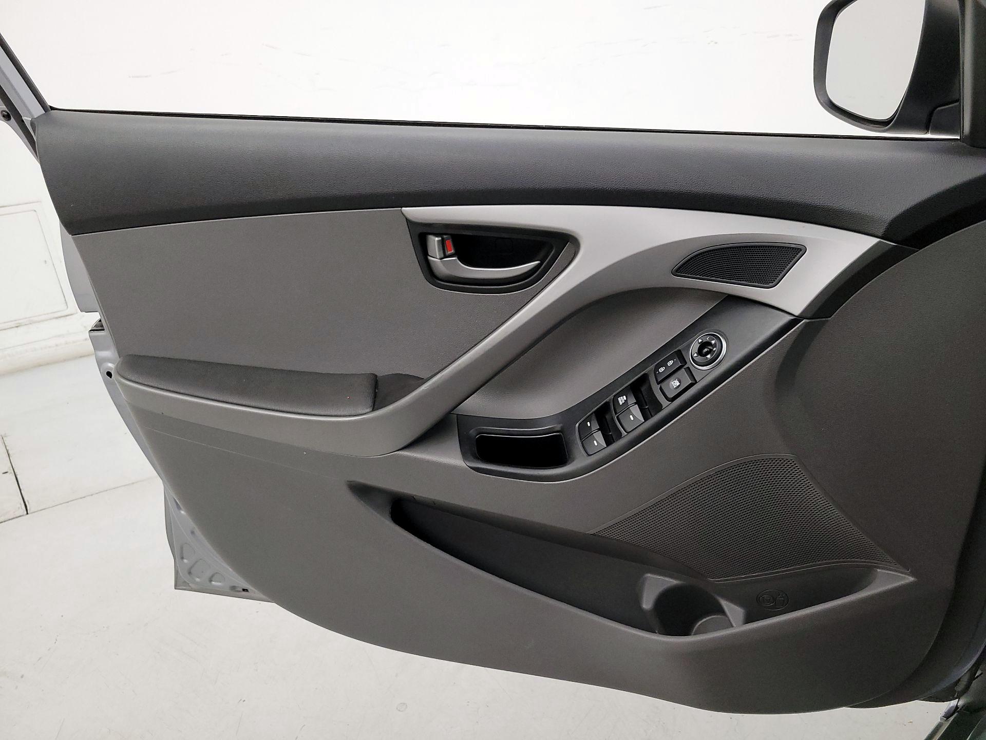Thumbnail: 2016 Hyundai Elantra - 12
