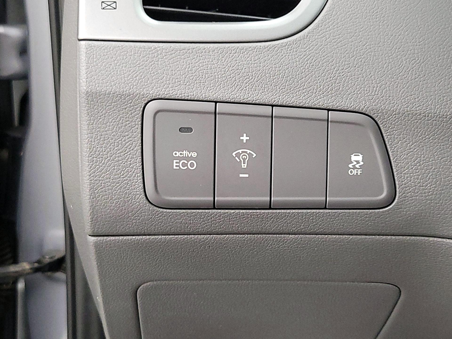 Thumbnail: 2016 Hyundai Elantra - 13