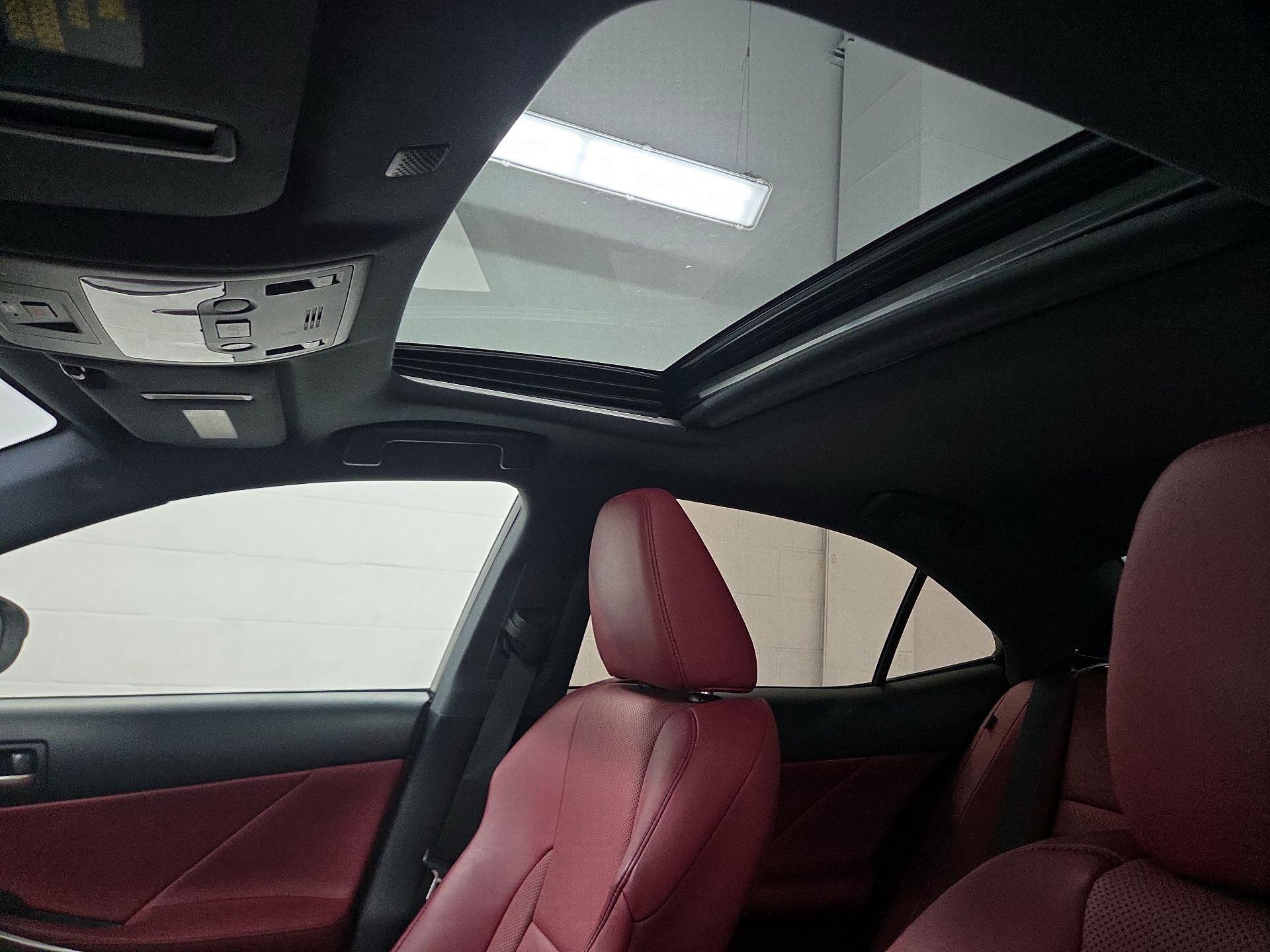 Thumbnail: 2019 Lexus IS - 20
