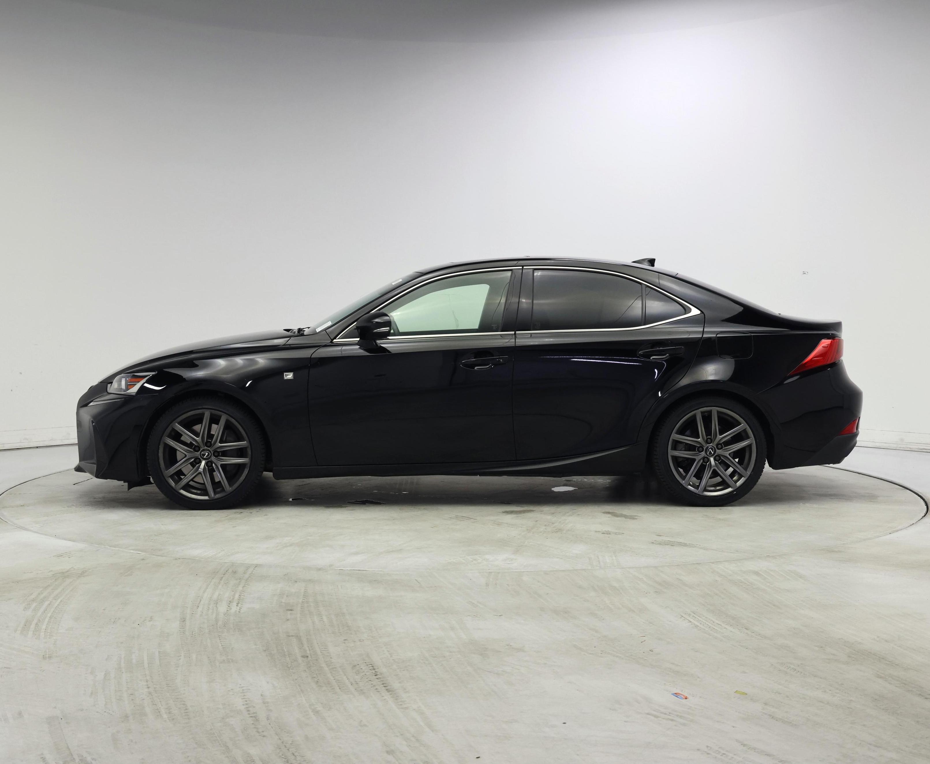 Thumbnail: 2019 Lexus IS - 3