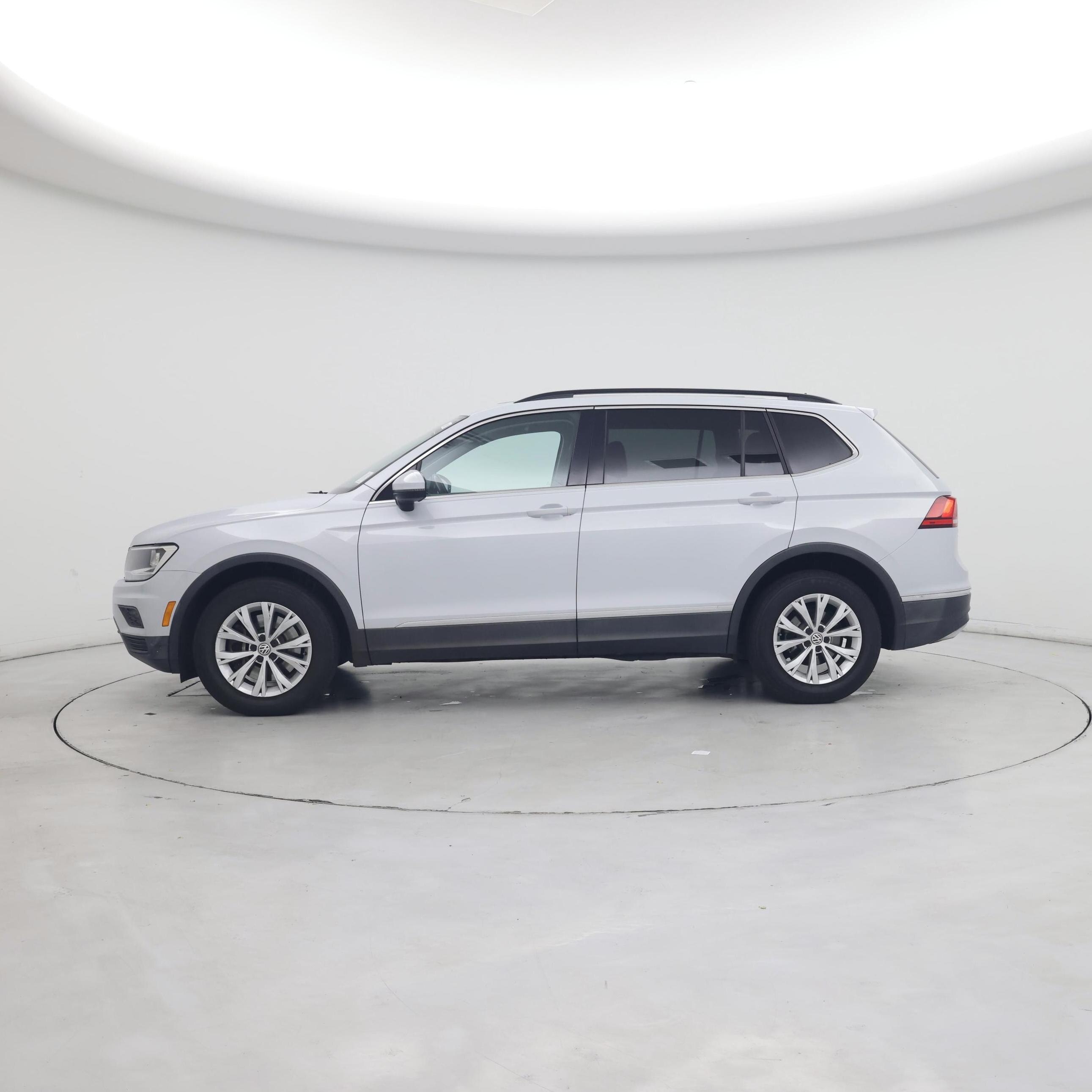 Thumbnail: 2018 Volkswagen Tiguan - 3