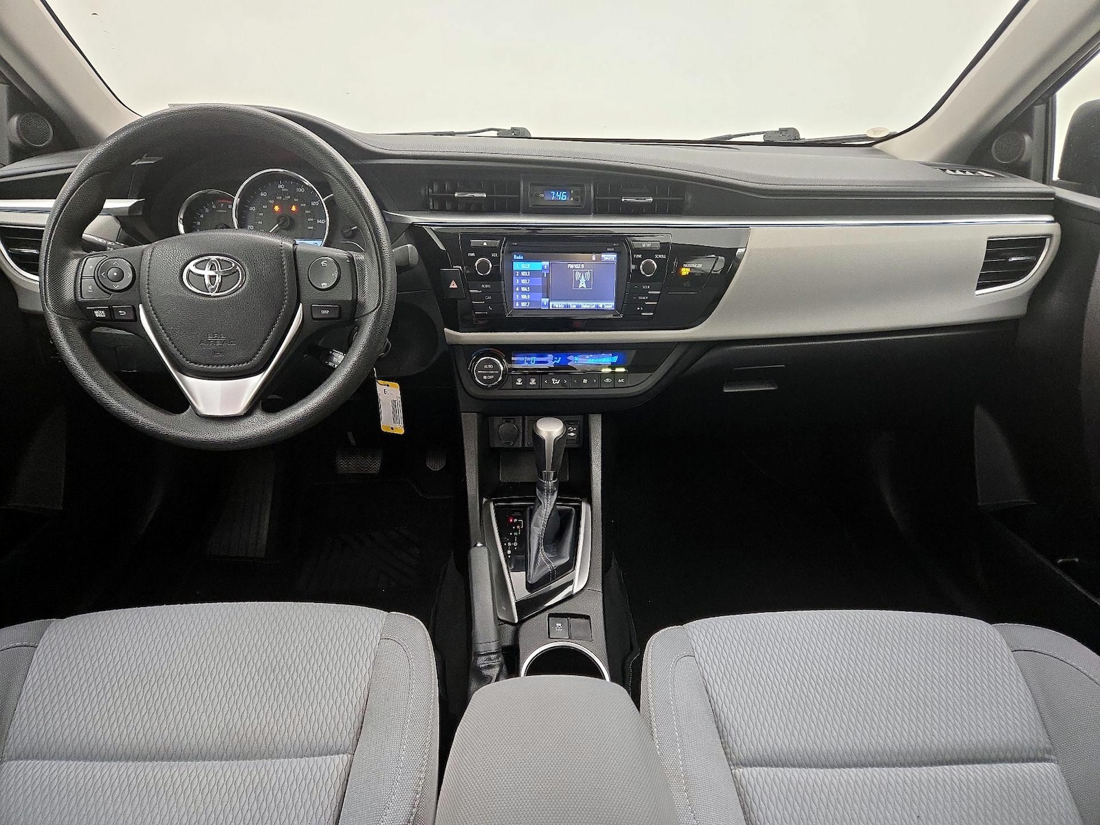 2016 Toyota Corolla LE - Photo 10