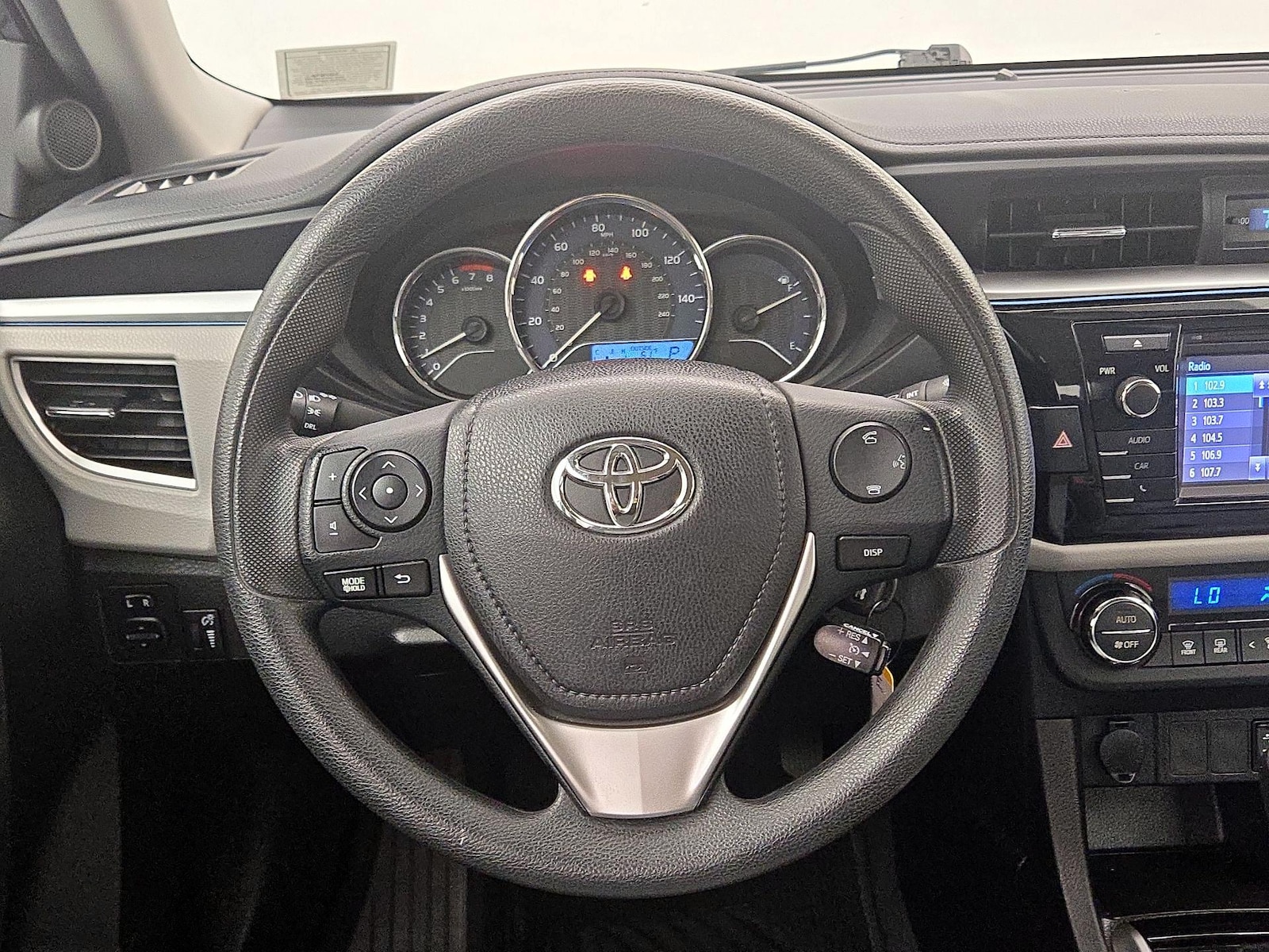 2016 Toyota Corolla LE - Photo 11