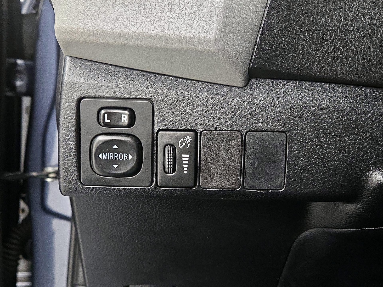 2016 Toyota Corolla LE - Photo 14