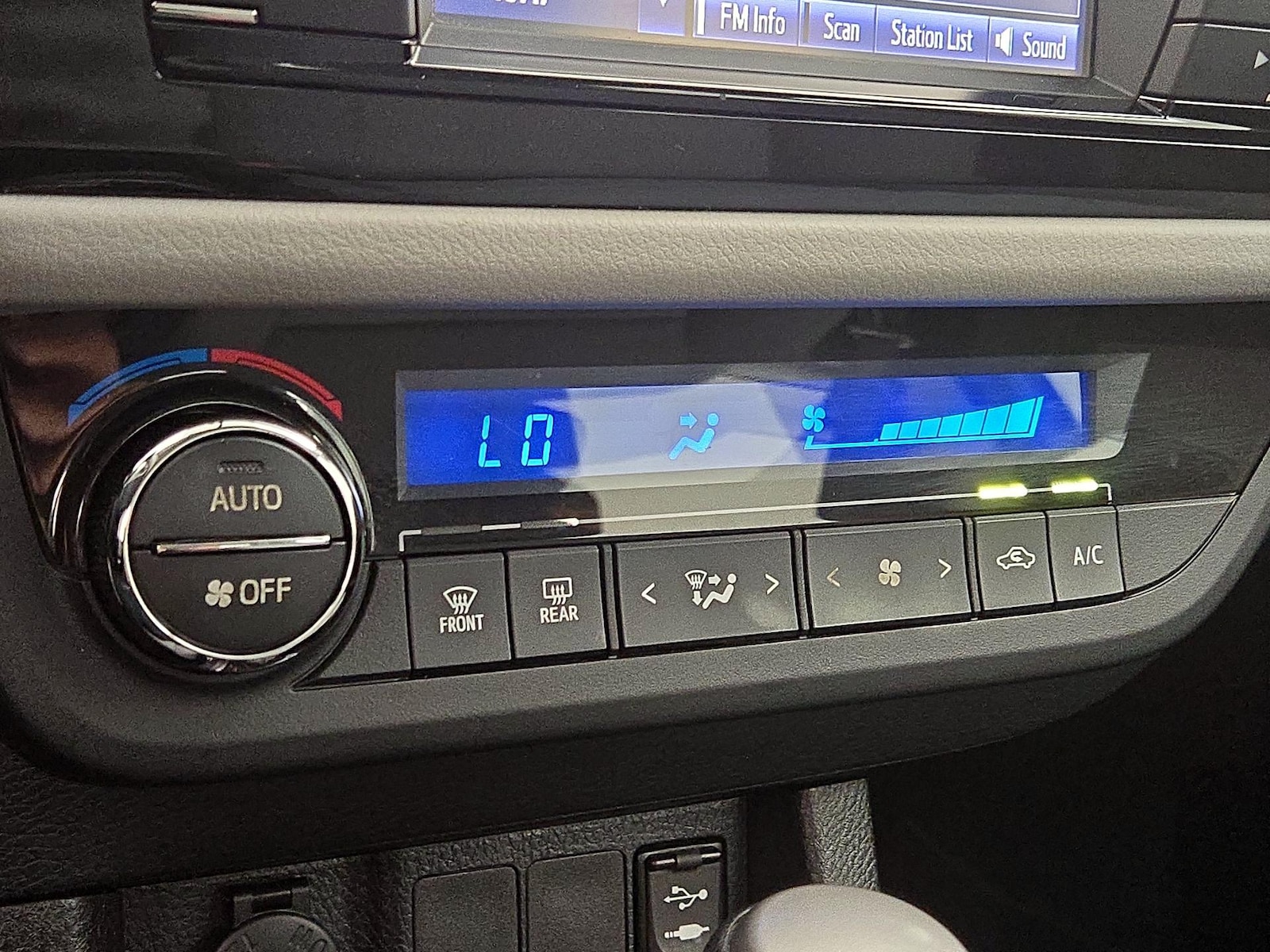 2016 Toyota Corolla LE - Photo 17