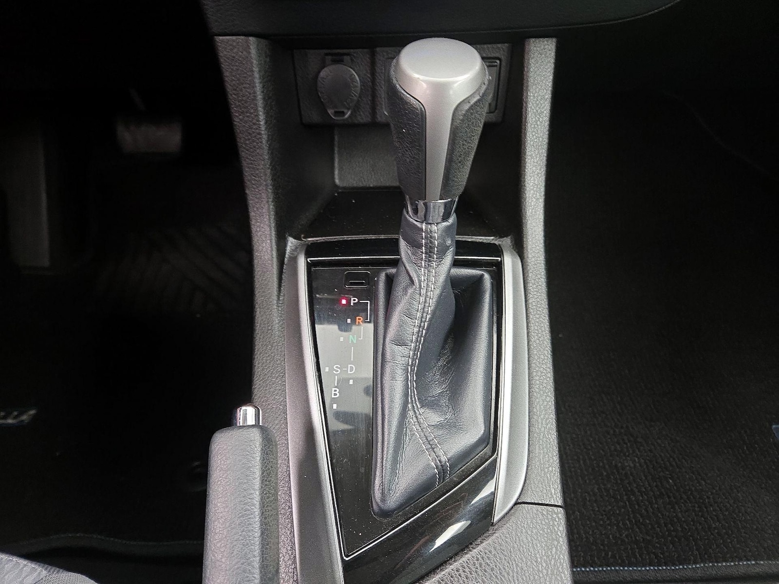 2016 Toyota Corolla LE - Photo 18