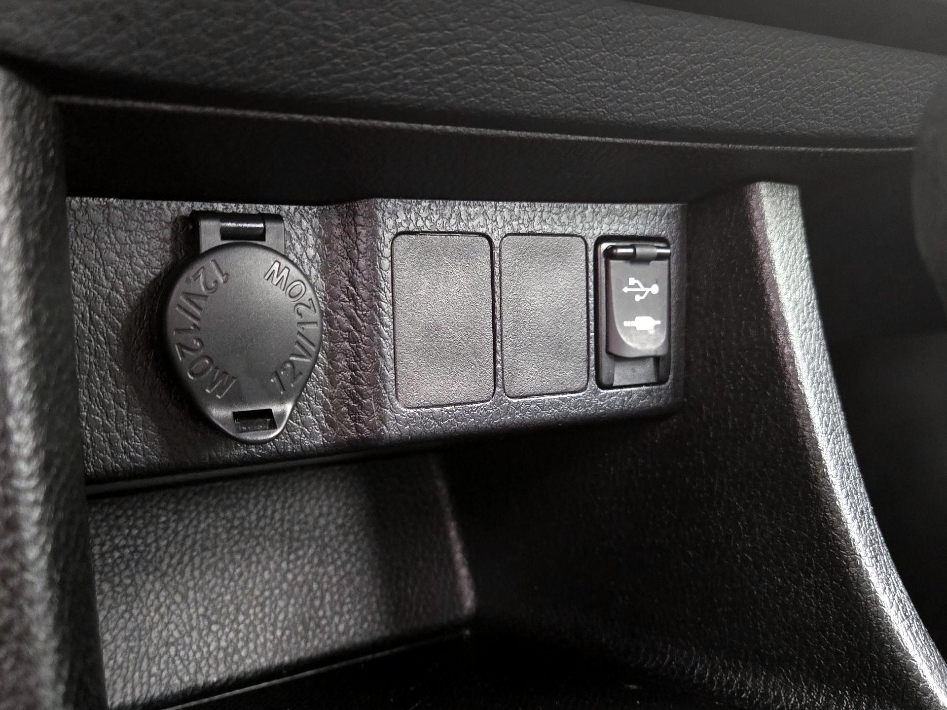Thumbnail: 2016 Toyota Corolla - 18