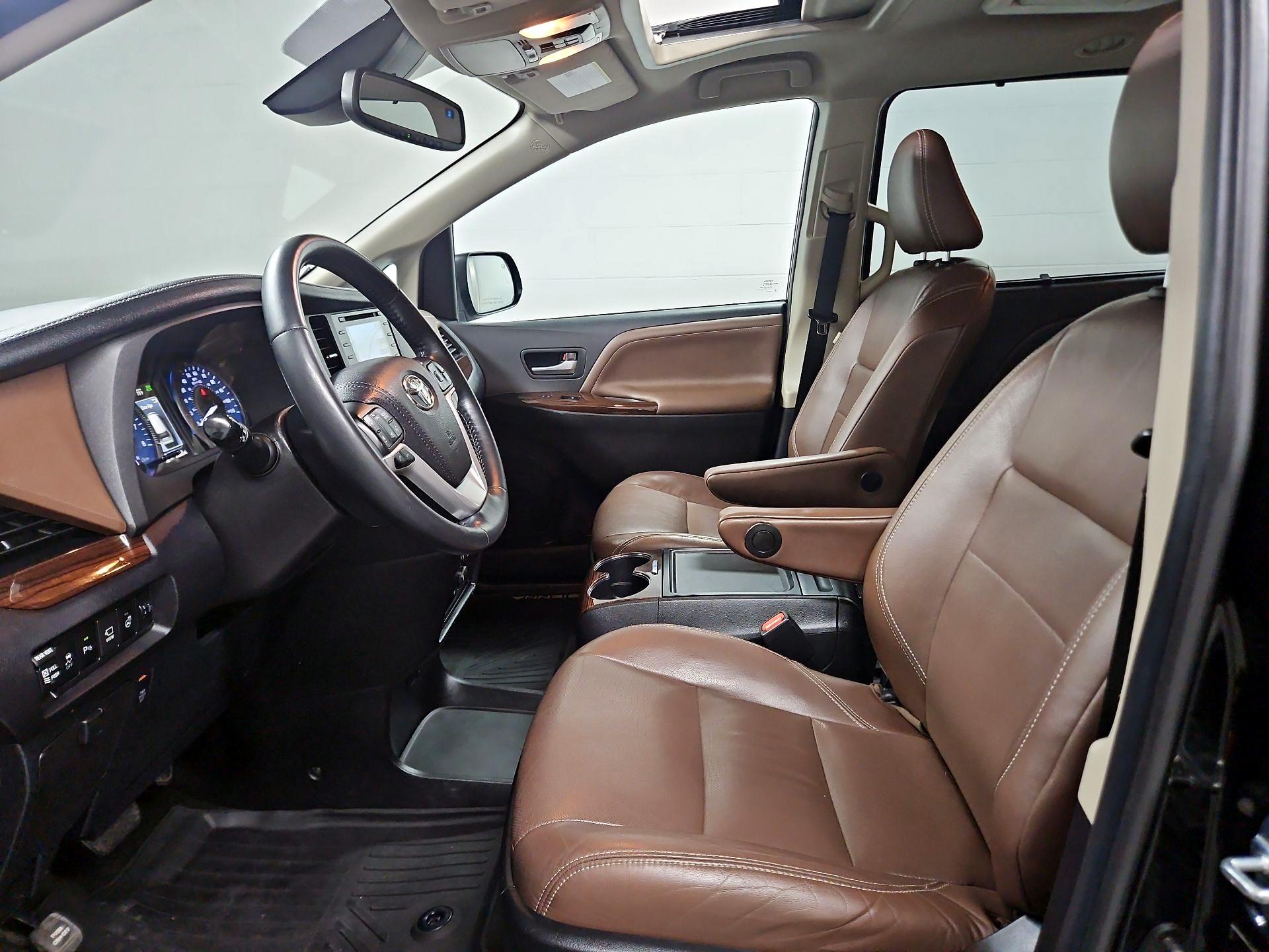 Thumbnail: 2018 Toyota Sienna - 11