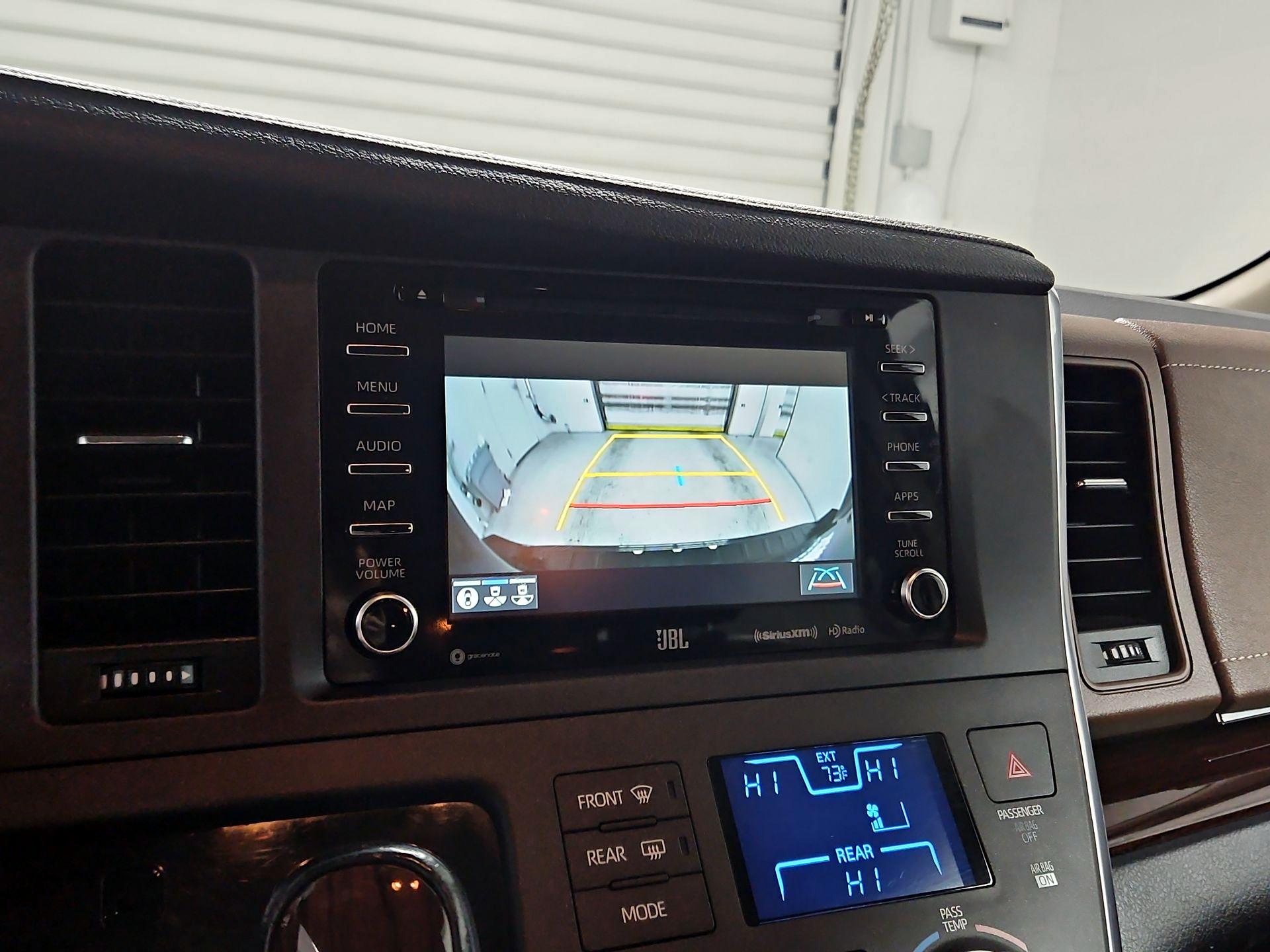 Thumbnail: 2018 Toyota Sienna - 15