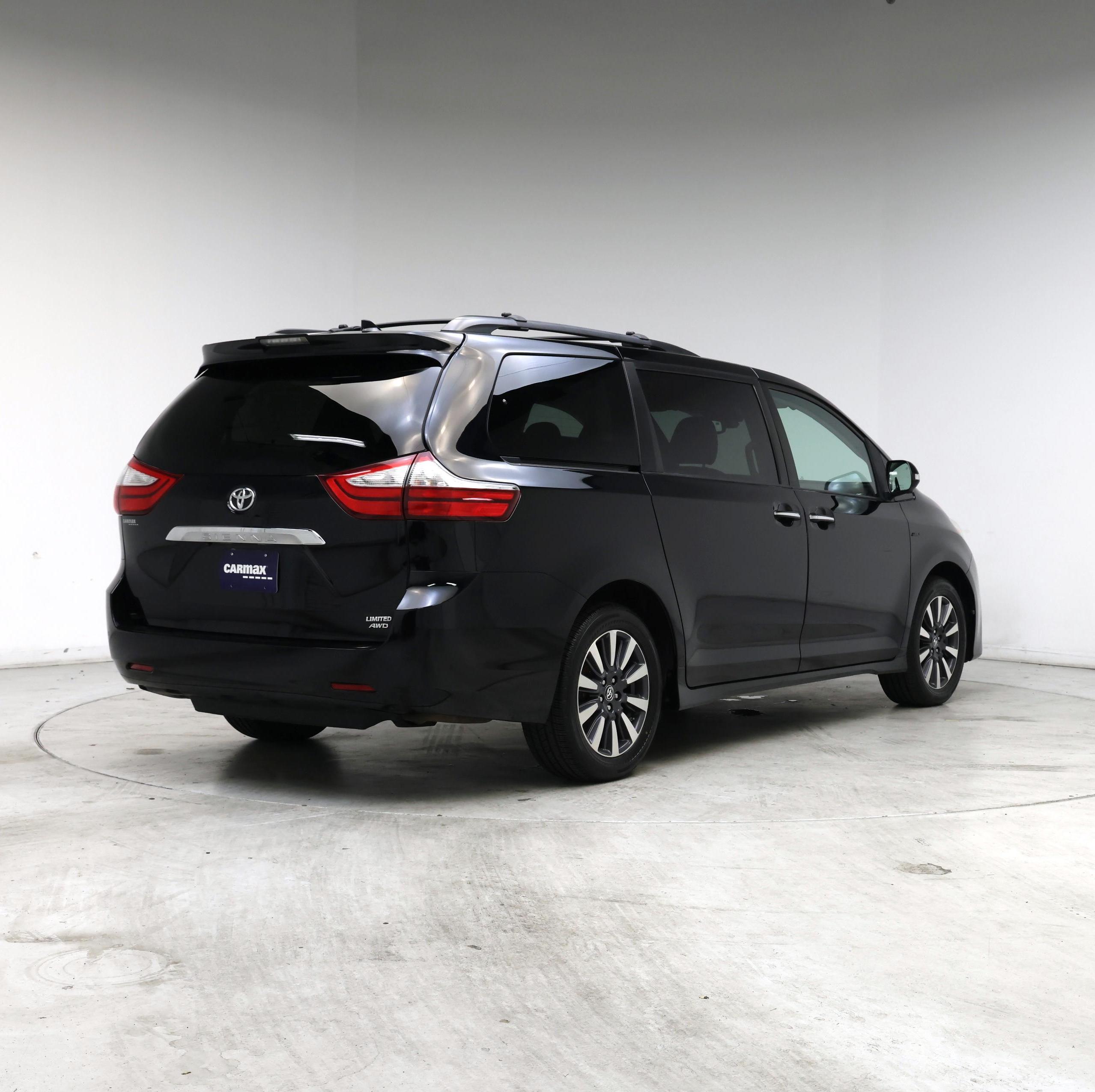 Thumbnail: 2018 Toyota Sienna - 8