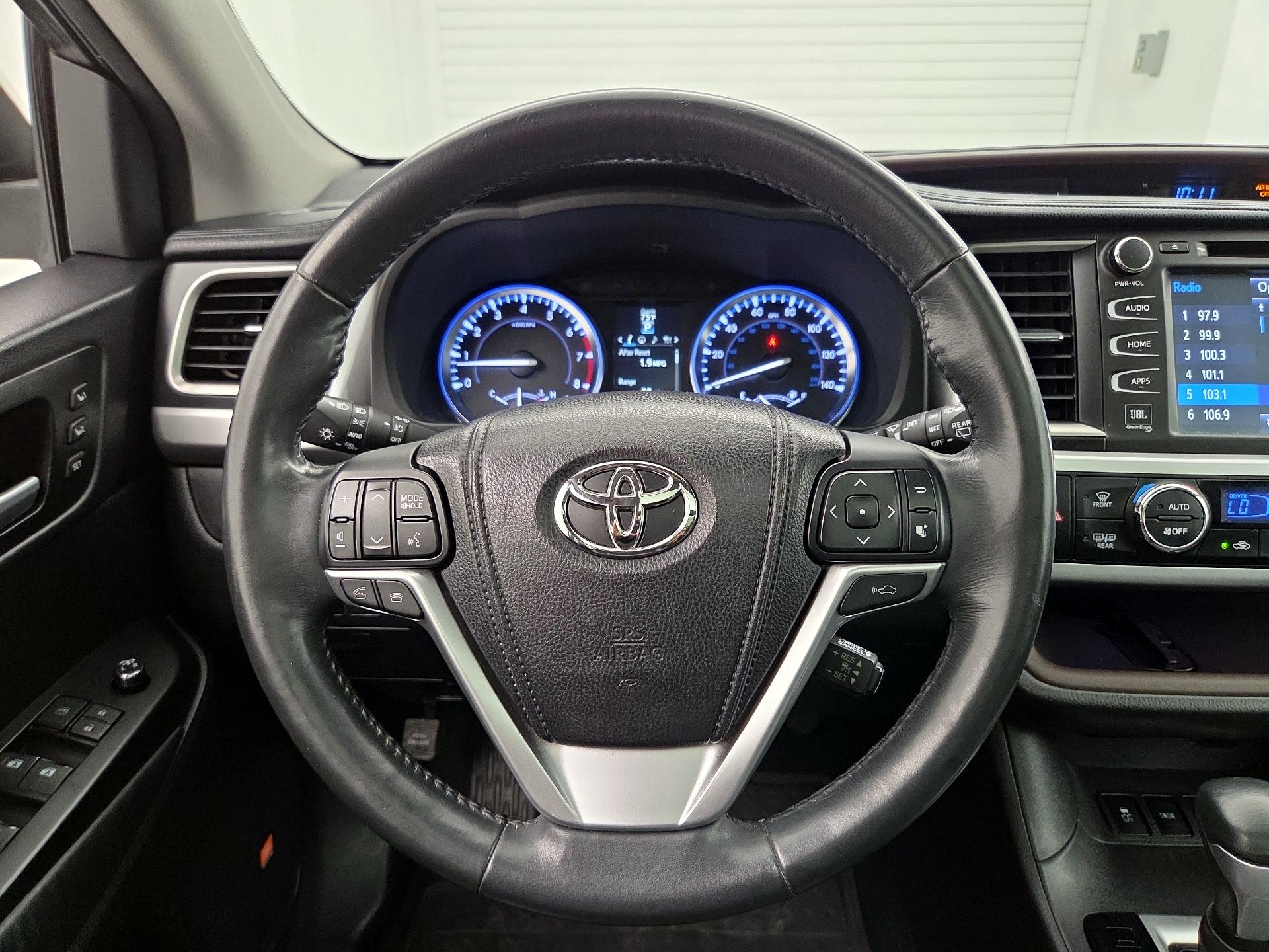 Thumbnail: 2015 Toyota Highlander - 10