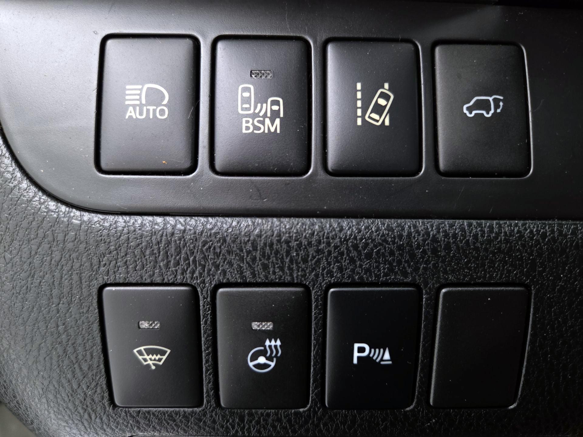 Thumbnail: 2015 Toyota Highlander - 13