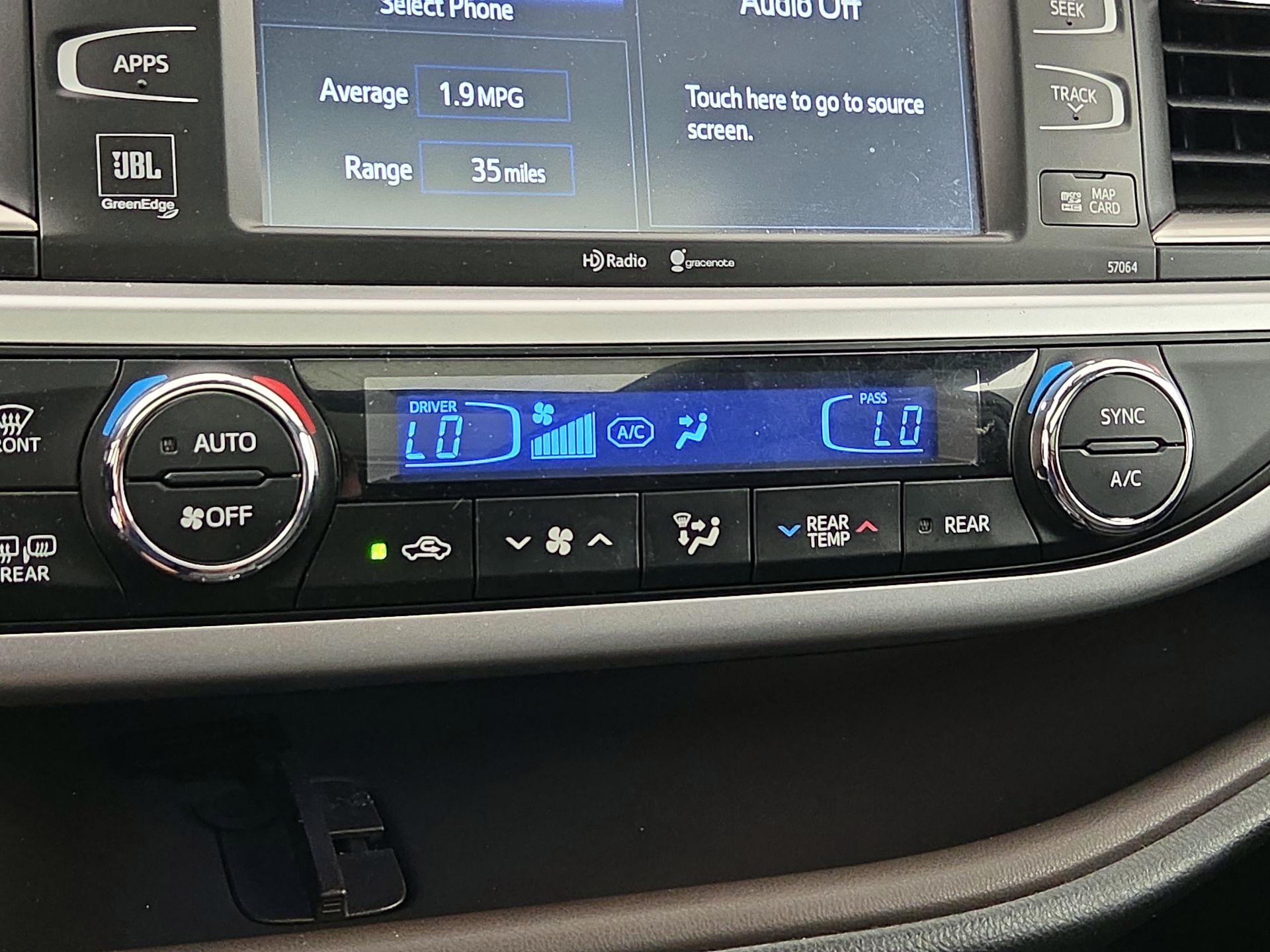 Thumbnail: 2015 Toyota Highlander - 16