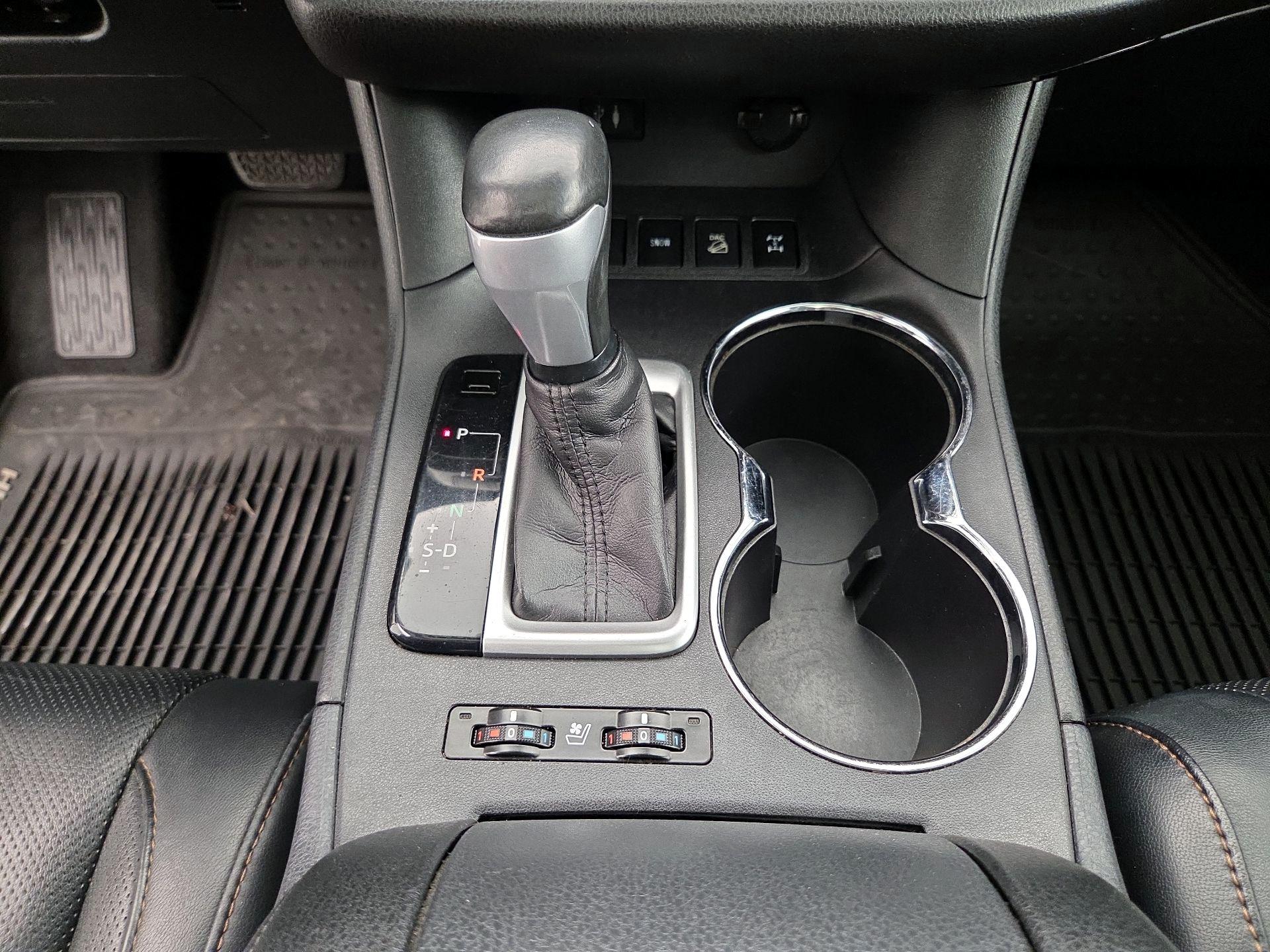 Thumbnail: 2015 Toyota Highlander - 17