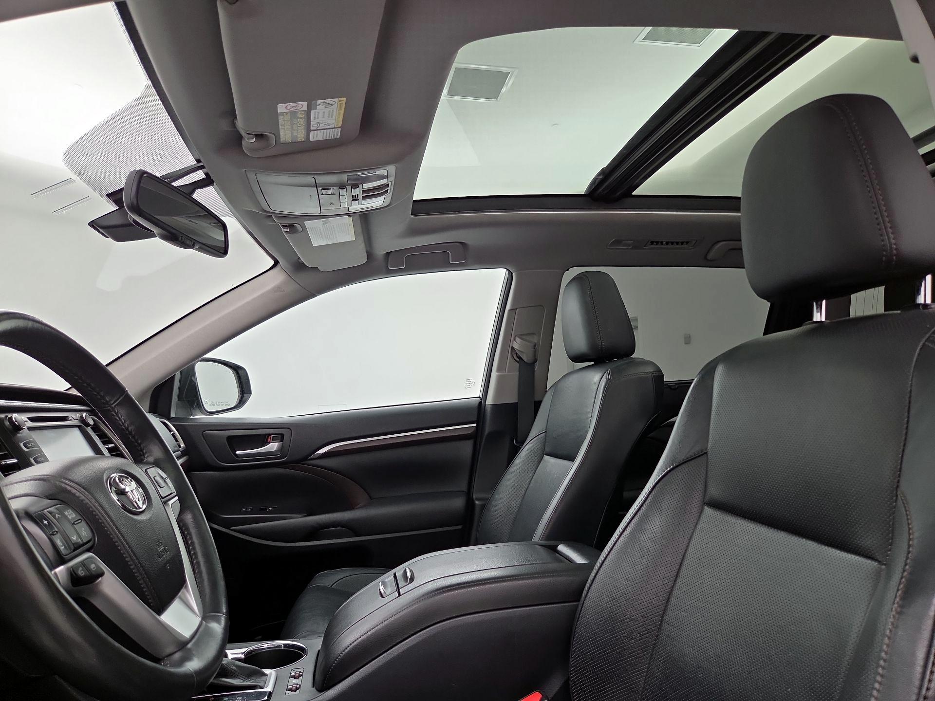 Thumbnail: 2015 Toyota Highlander - 19