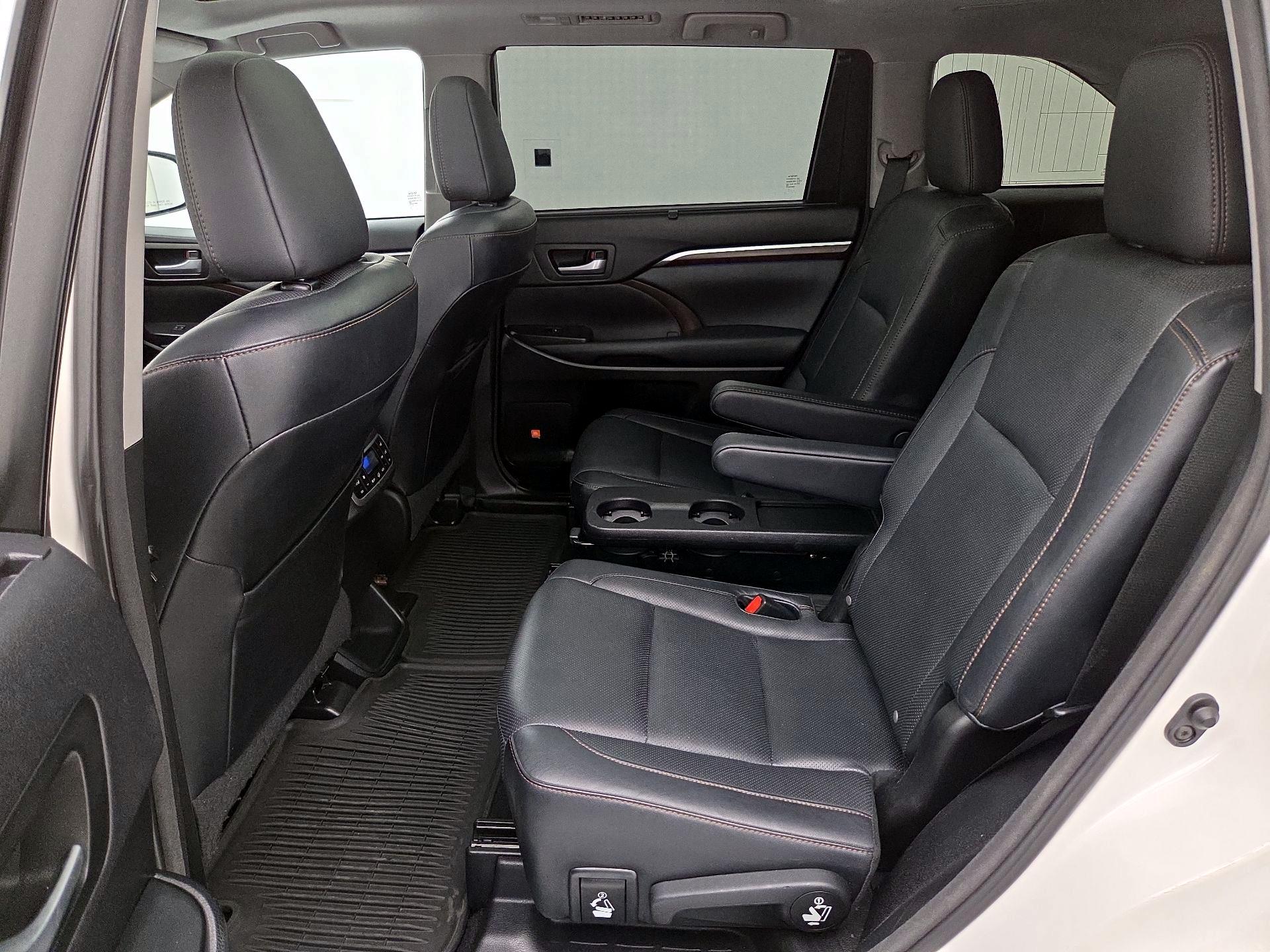 Thumbnail: 2015 Toyota Highlander - 20