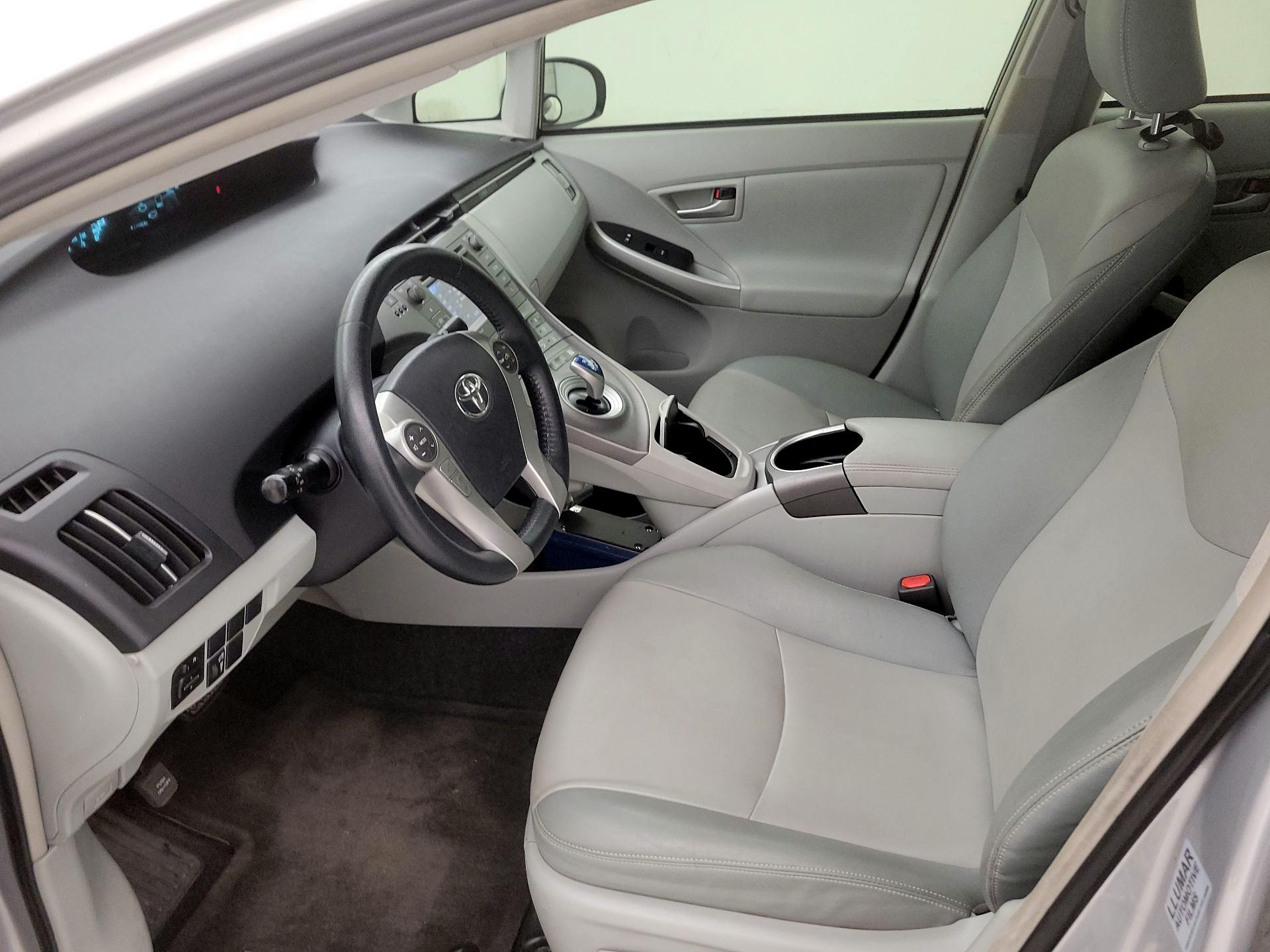 Thumbnail: 2015 Toyota Prius - 9