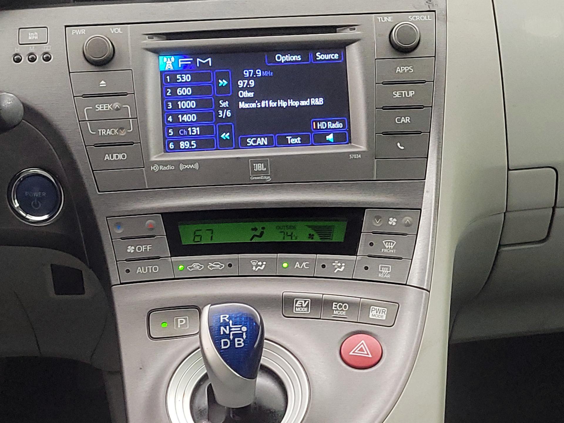 Thumbnail: 2015 Toyota Prius - 14