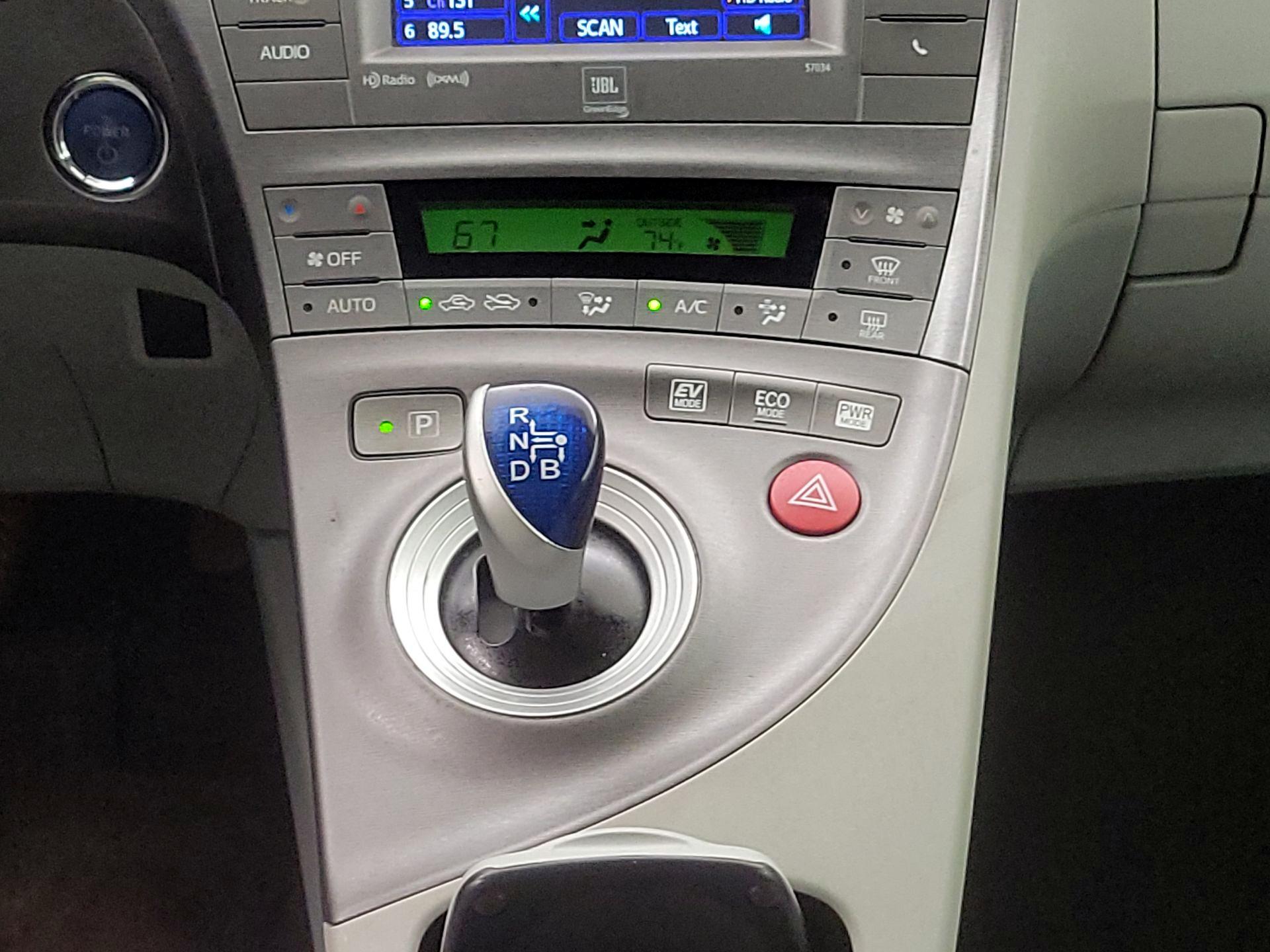 Thumbnail: 2015 Toyota Prius - 15