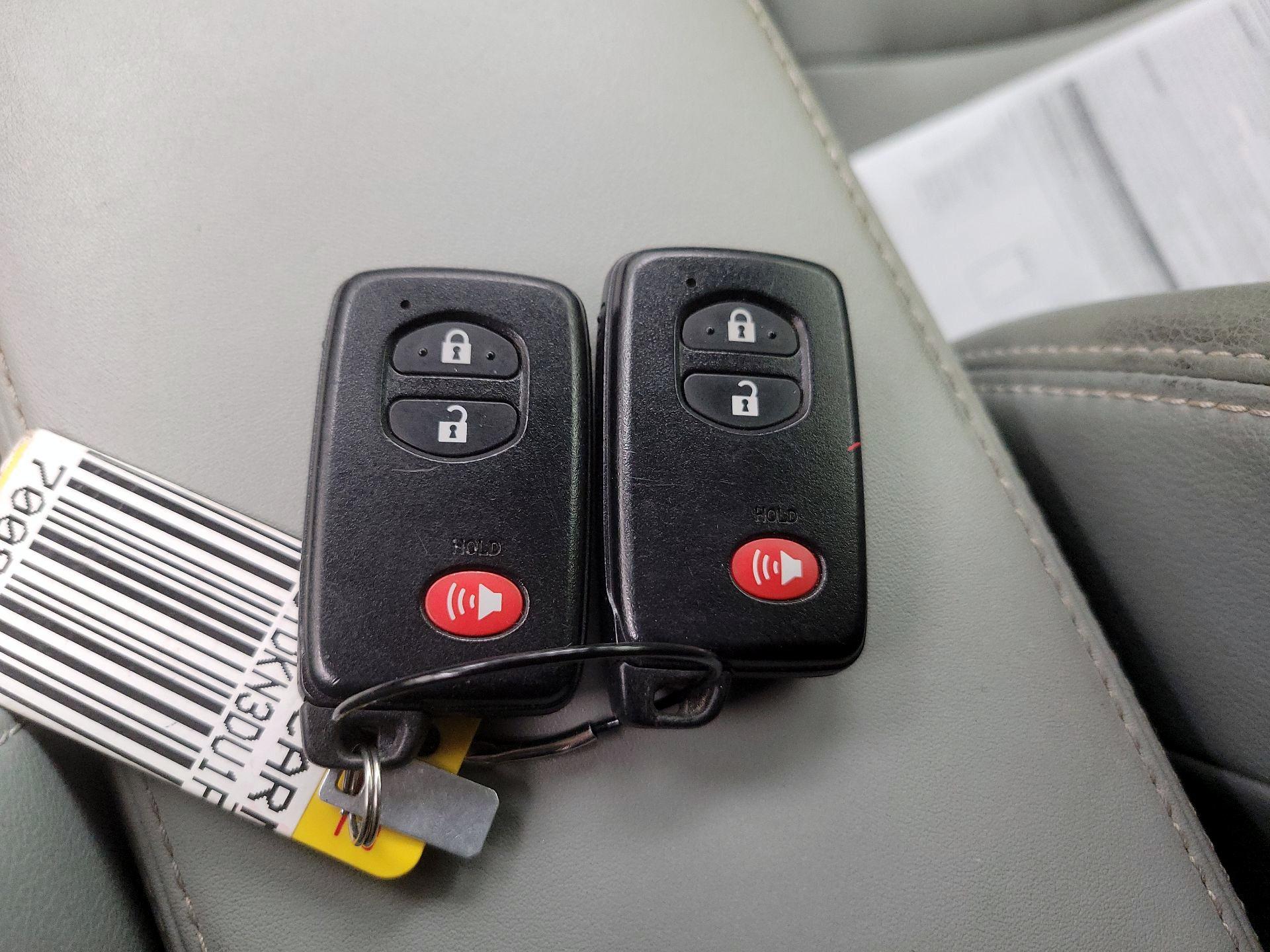 Thumbnail: 2015 Toyota Prius - 19