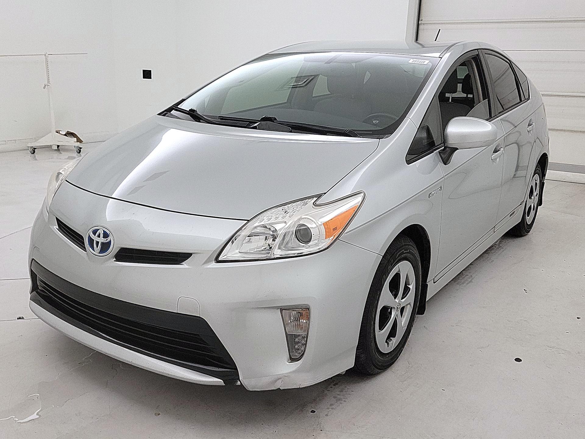 Thumbnail: 2015 Toyota Prius - 3