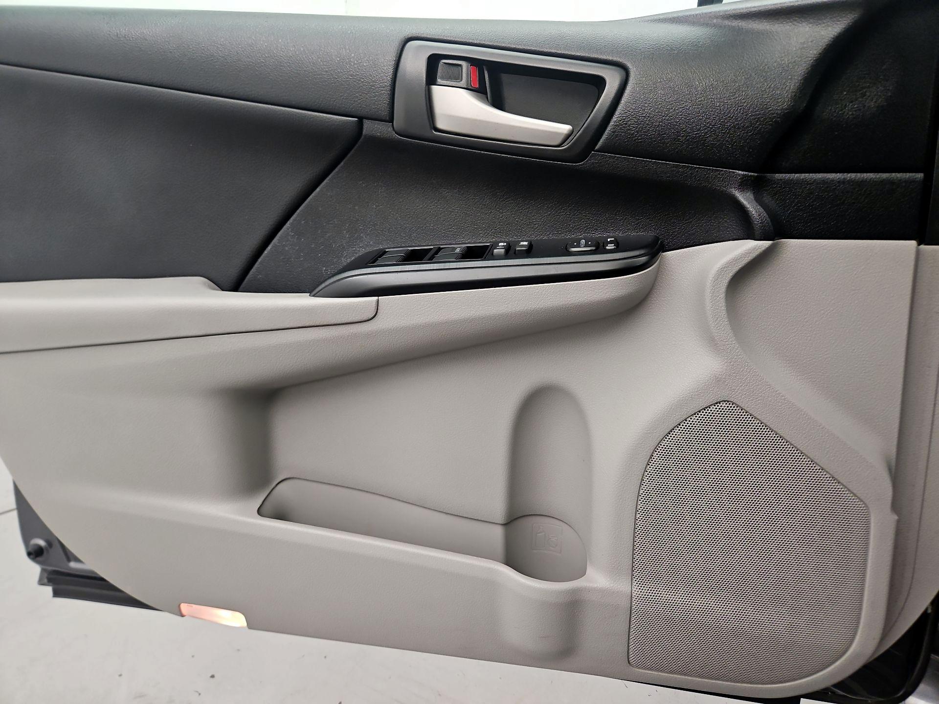 Thumbnail: 2014 Toyota Camry - 12
