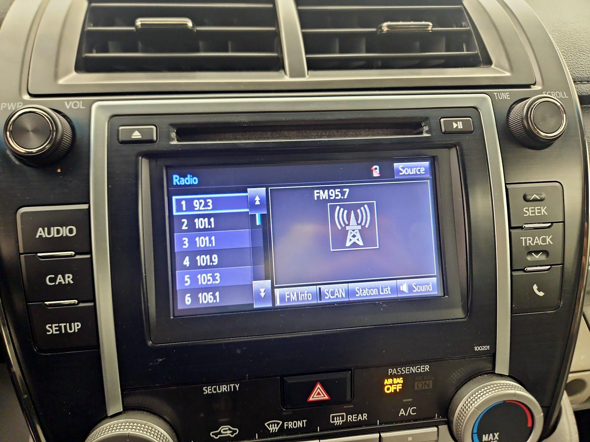 Thumbnail: 2014 Toyota Camry - 15