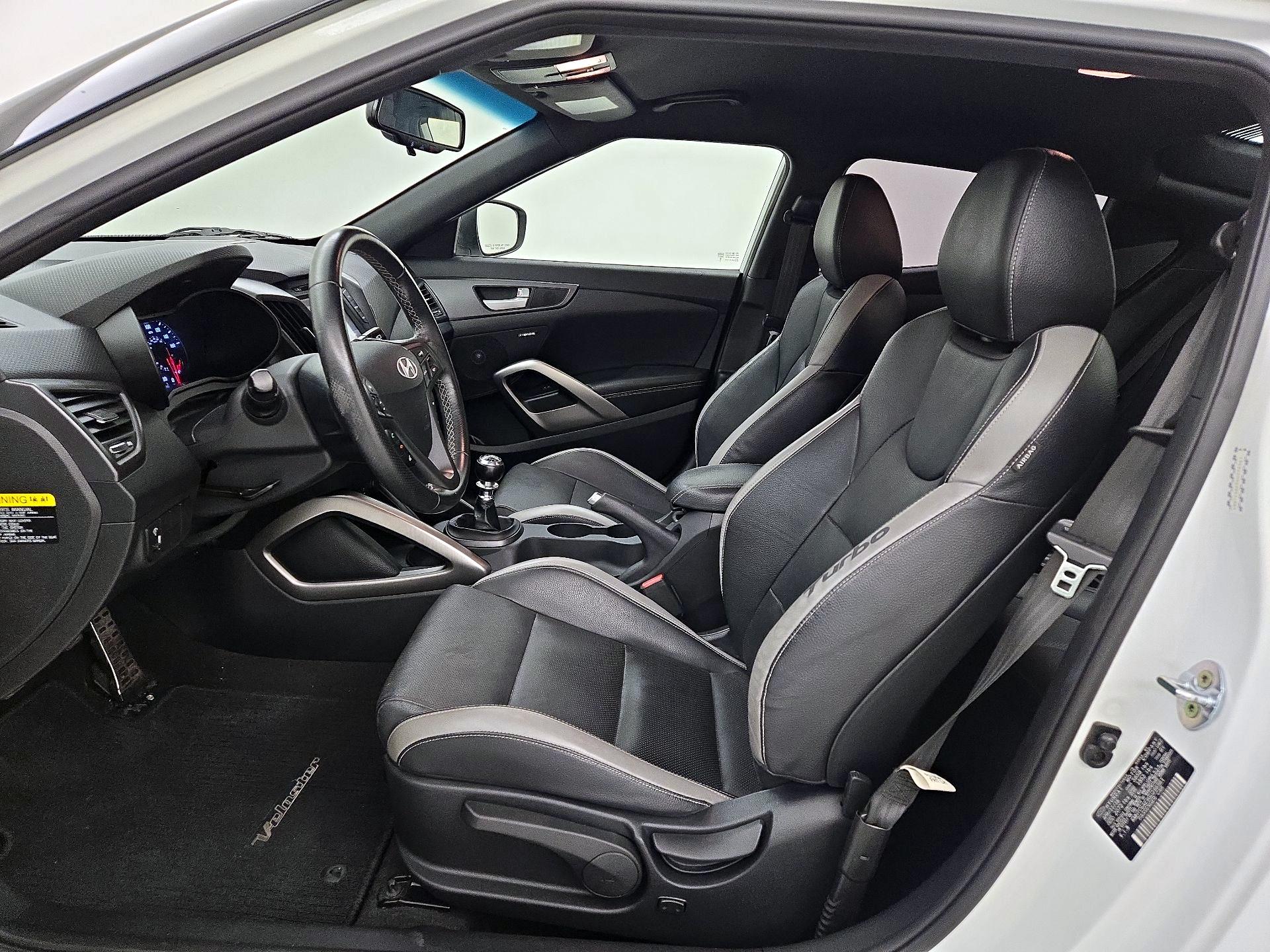 Thumbnail: 2016 Hyundai Veloster - 11