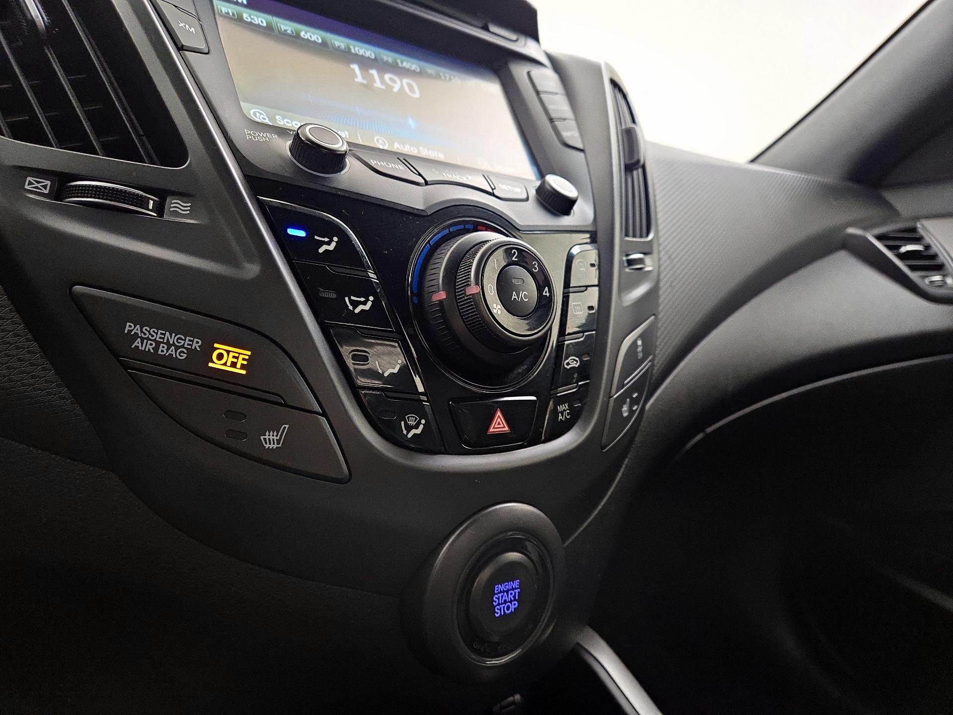 Thumbnail: 2016 Hyundai Veloster - 16