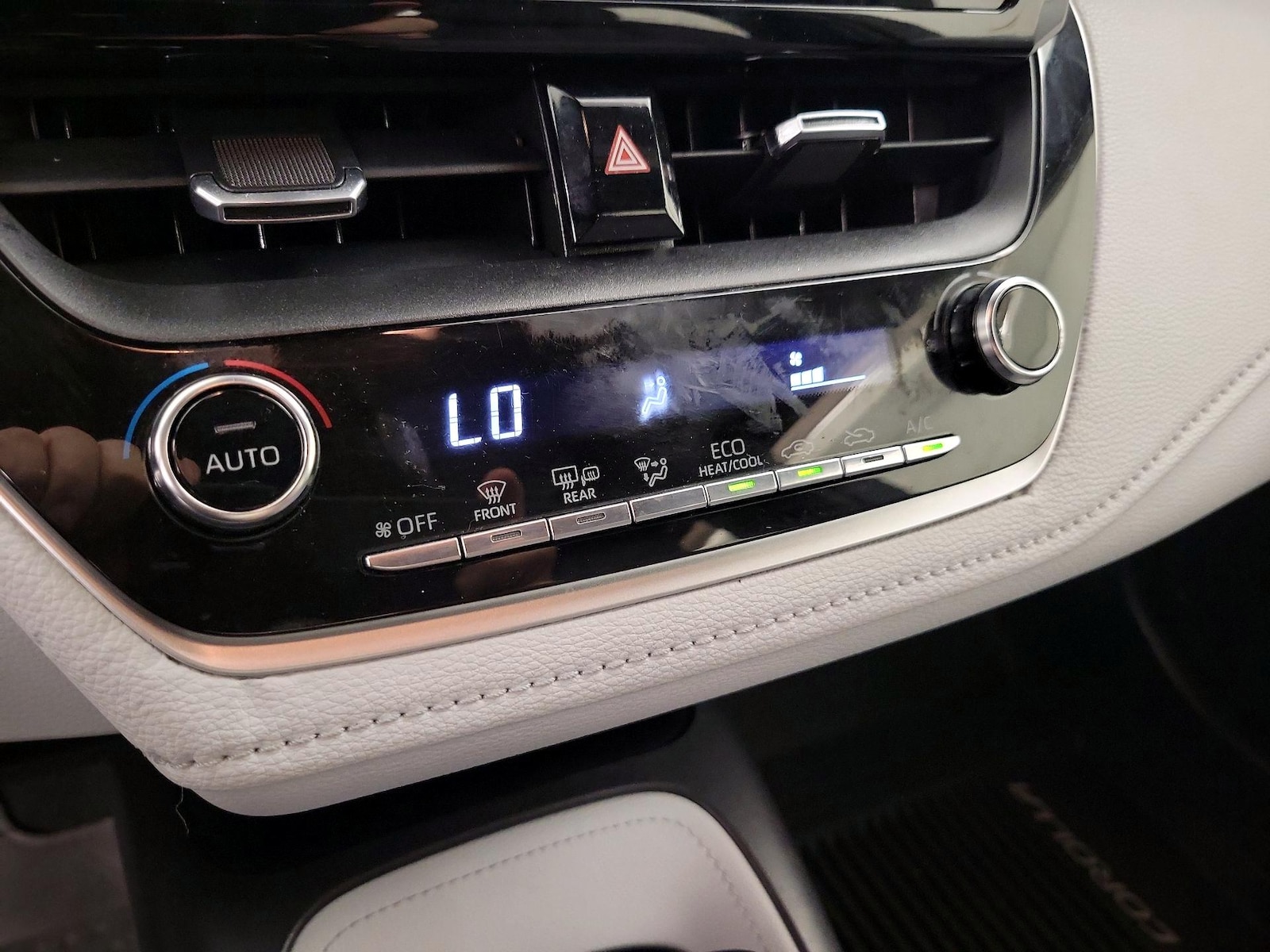 2020 Toyota Corolla SE - Photo 17