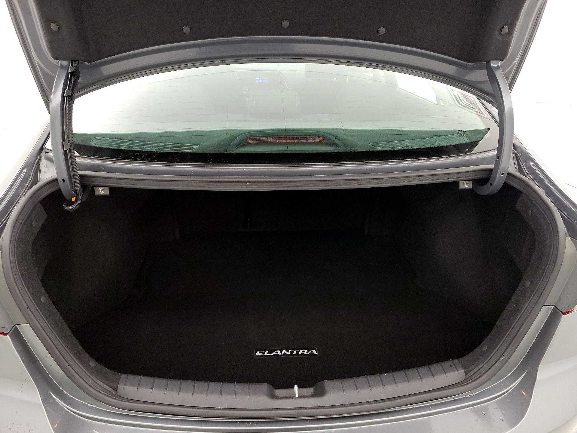 Thumbnail: 2018 Hyundai Elantra - 19