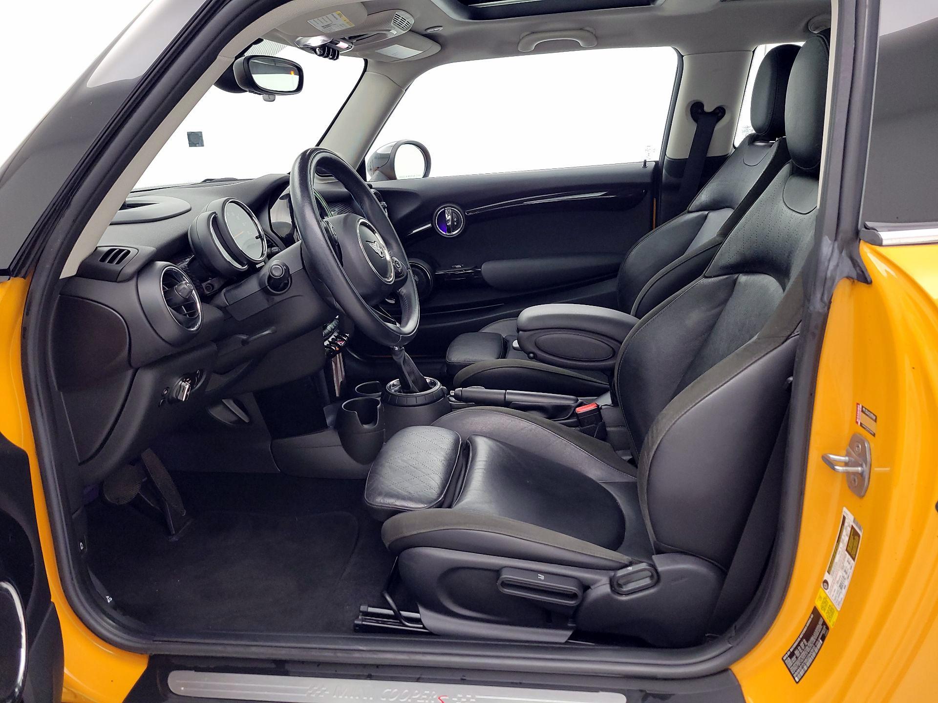 Thumbnail: 2016 MINI Cooper Hardtop - 11