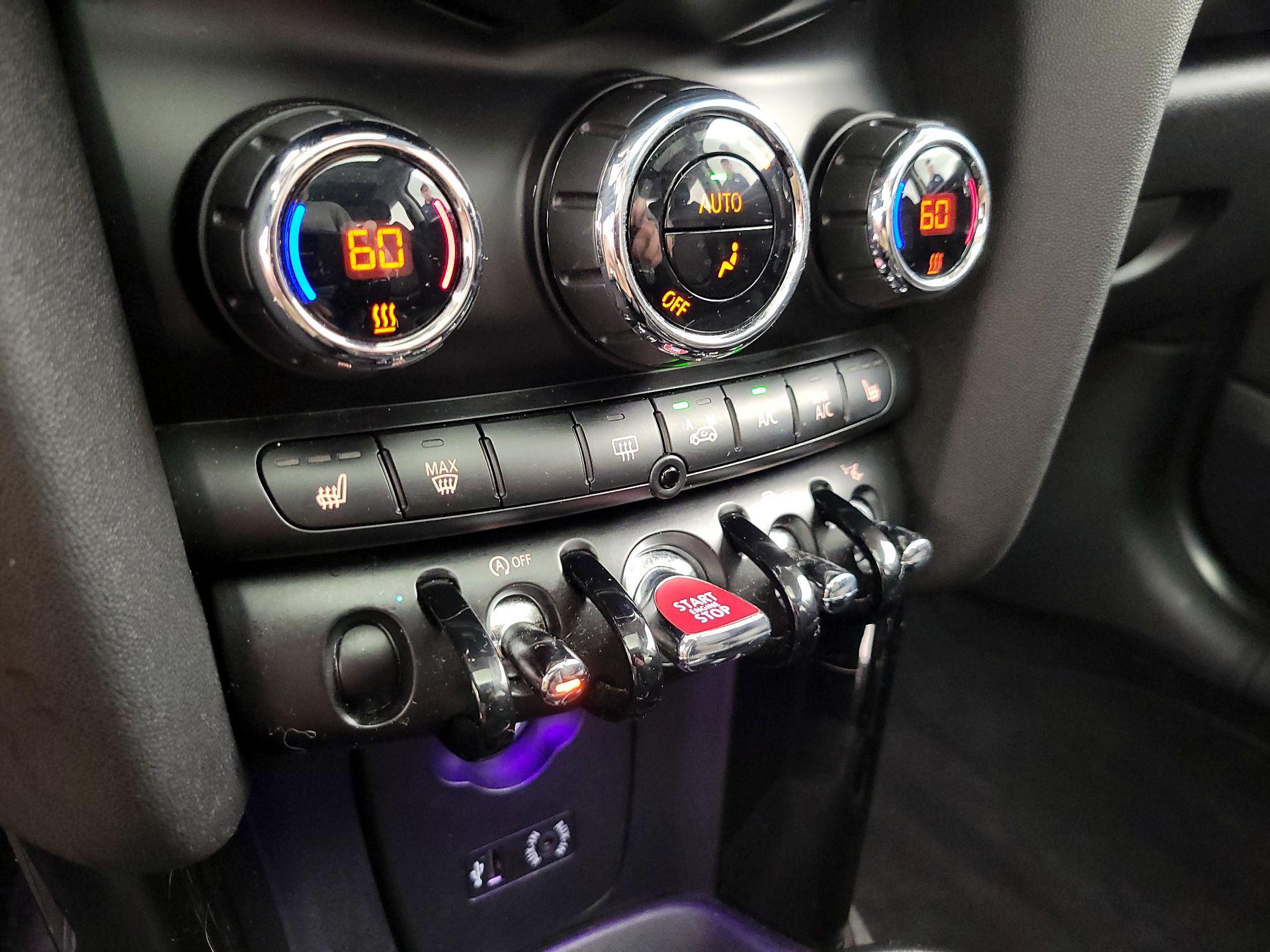 Thumbnail: 2016 MINI Cooper Hardtop - 17