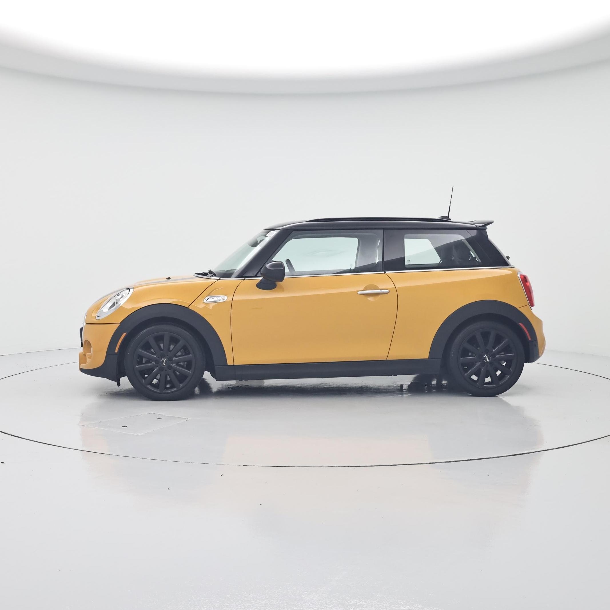 Thumbnail: 2016 MINI Cooper Hardtop - 3