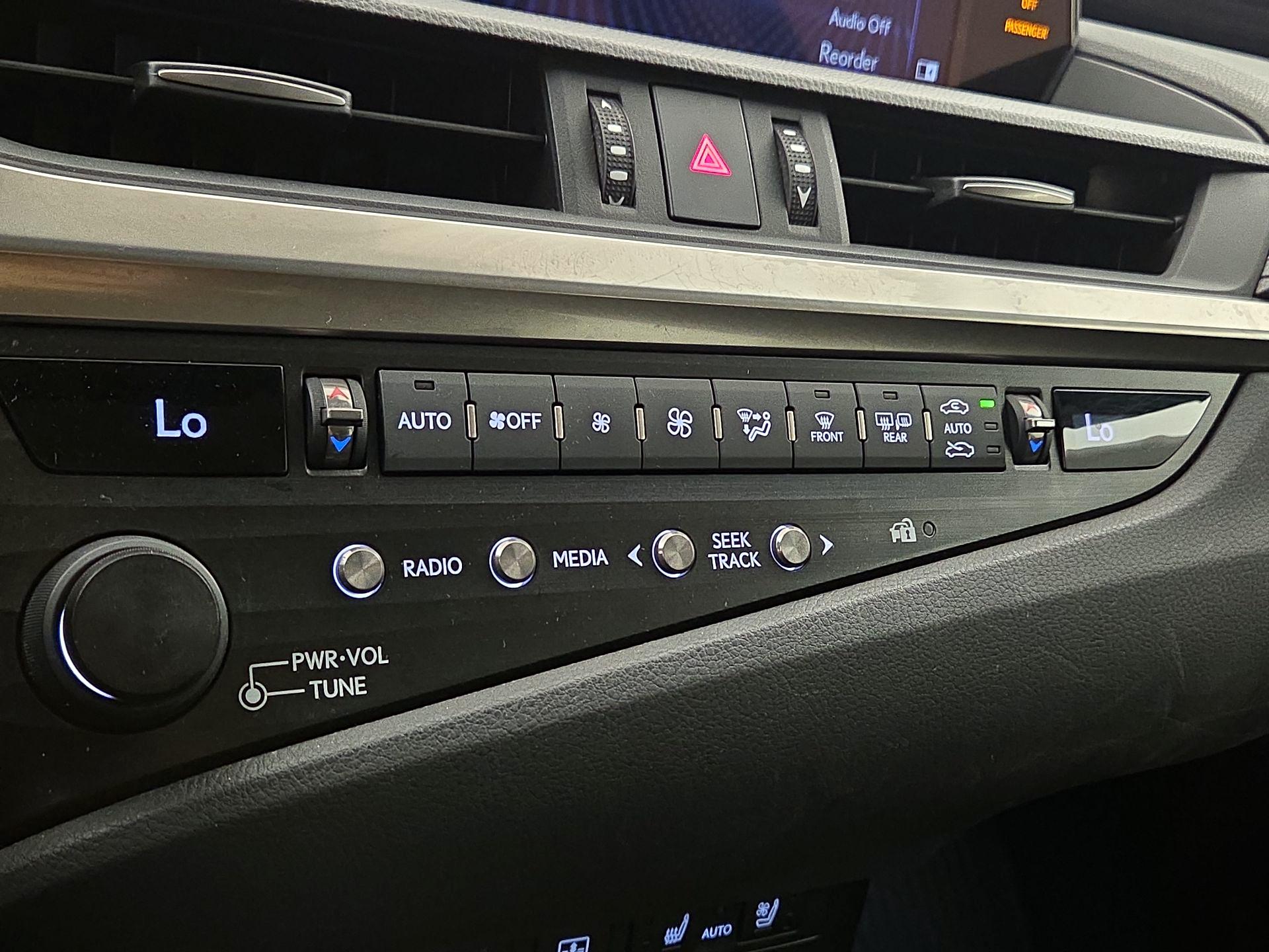 Thumbnail: 2019 Lexus ES - 16