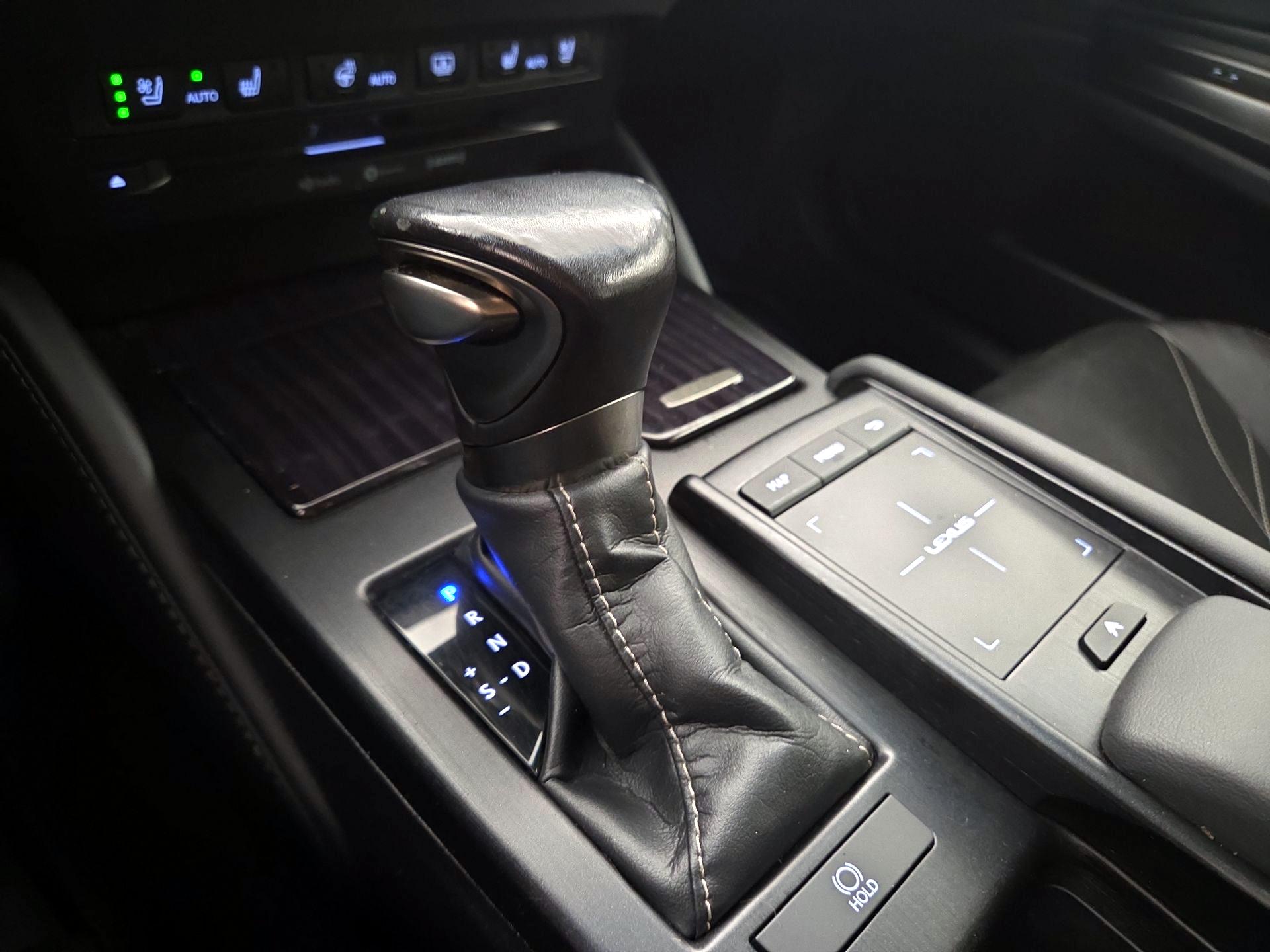 Thumbnail: 2019 Lexus ES - 17