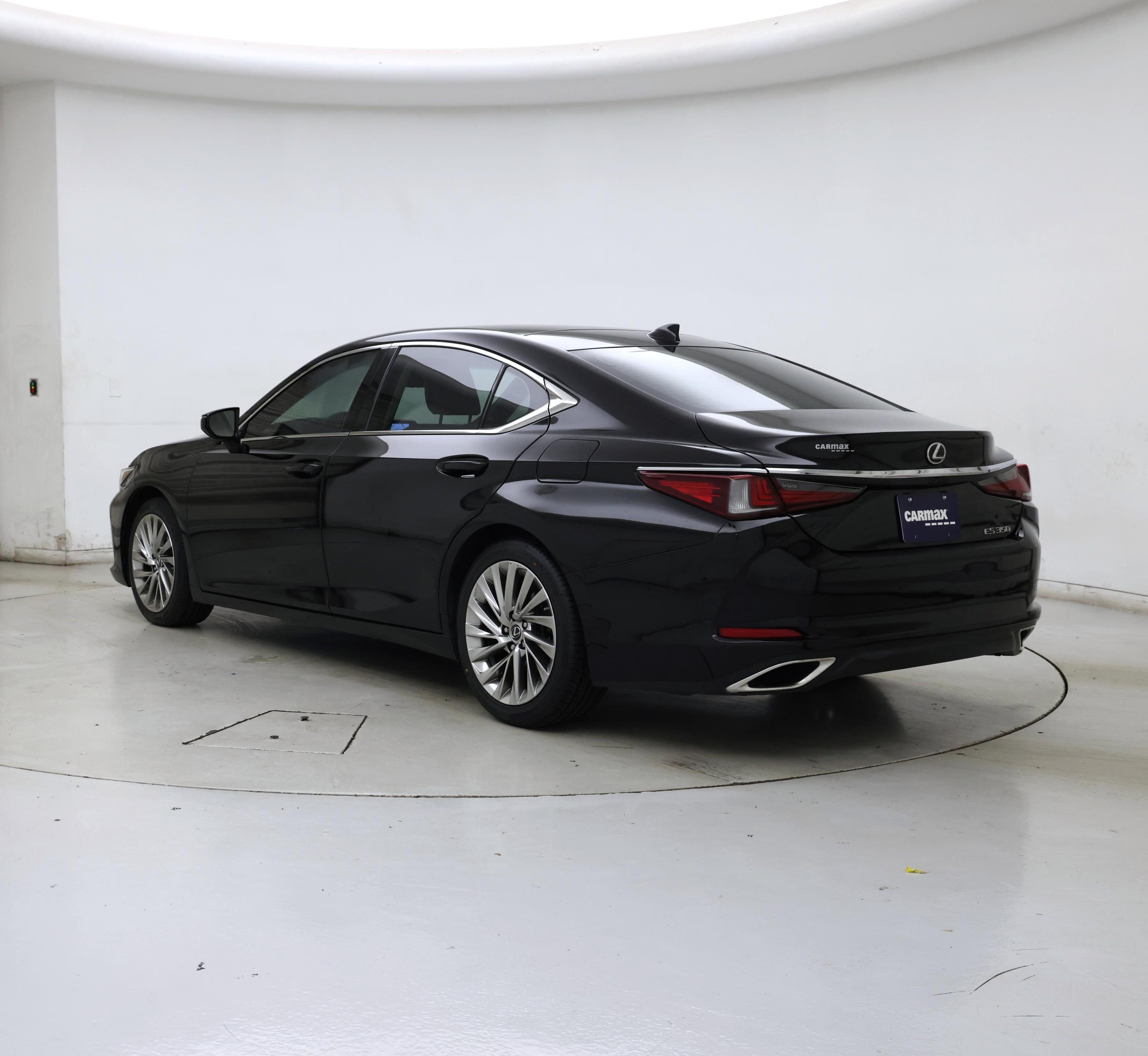 Thumbnail: 2019 Lexus ES - 2