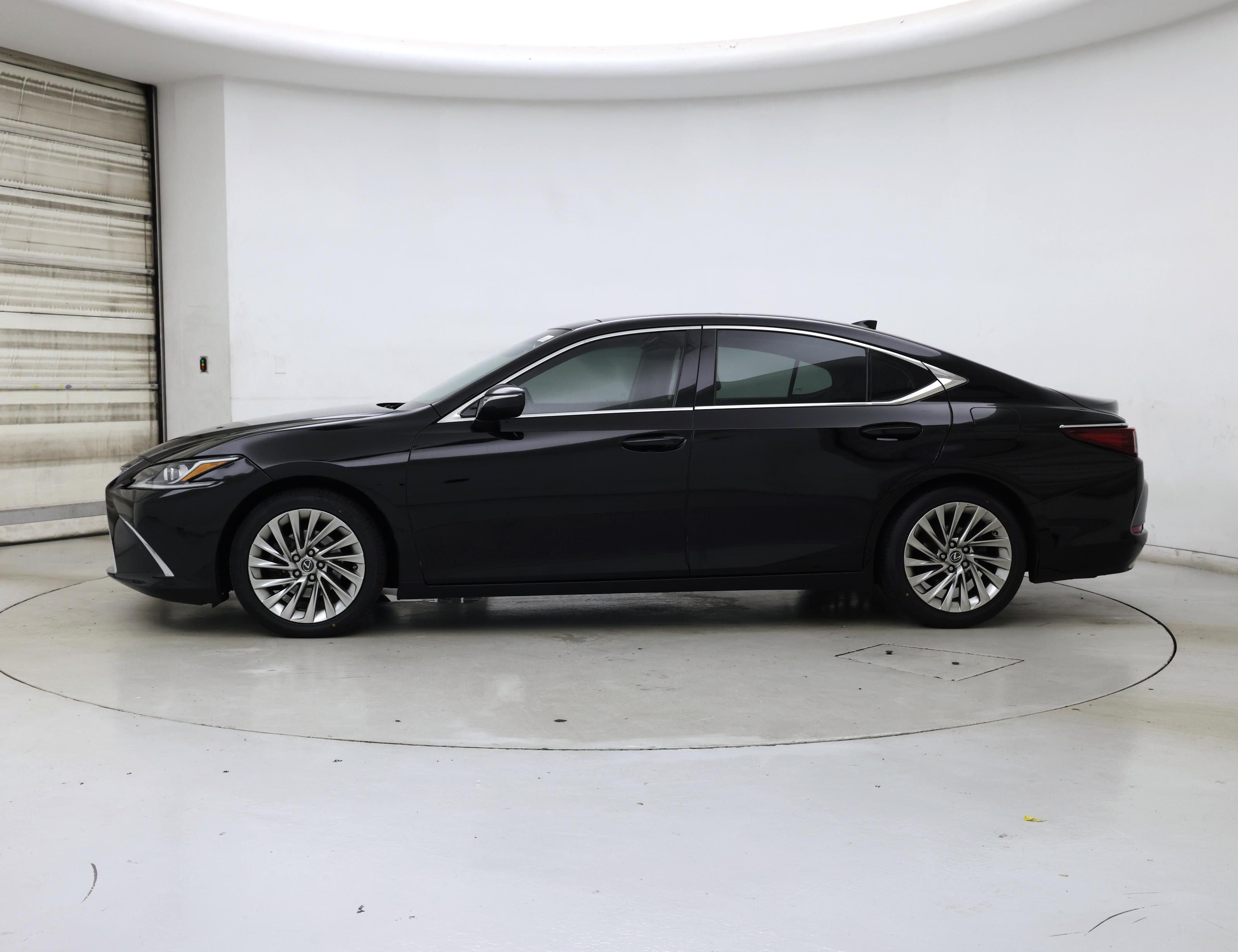Thumbnail: 2019 Lexus ES - 3