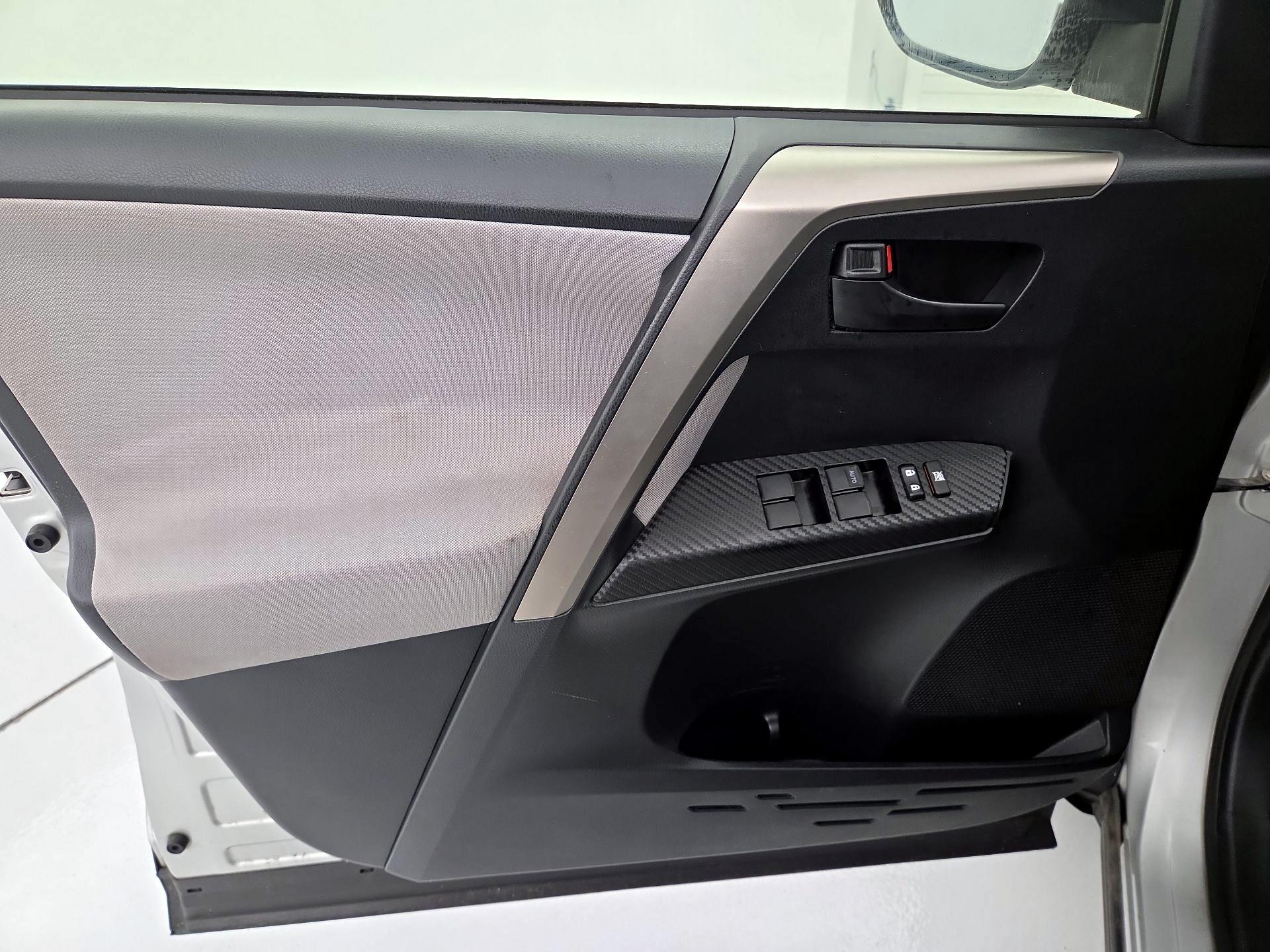 Thumbnail: 2015 Toyota RAV4 - 12