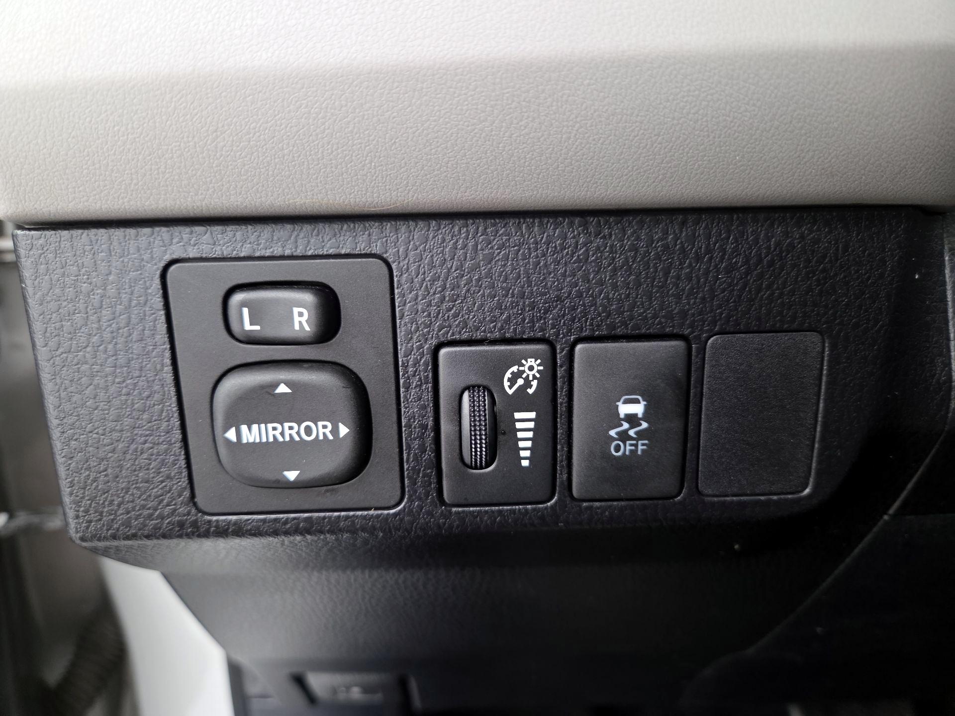 Thumbnail: 2015 Toyota RAV4 - 13