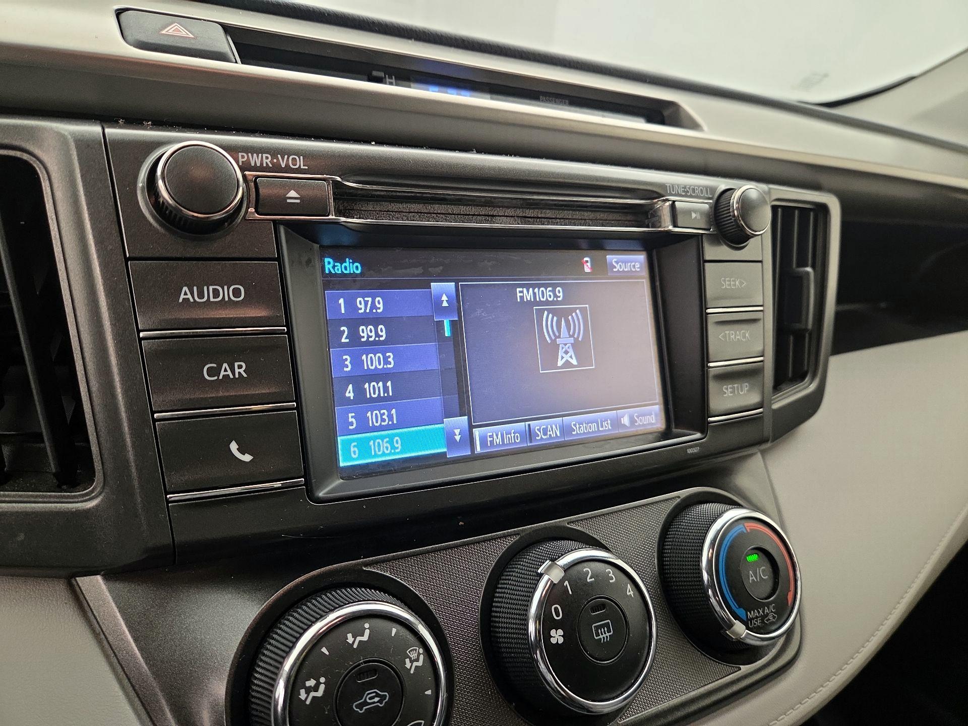 Thumbnail: 2015 Toyota RAV4 - 15