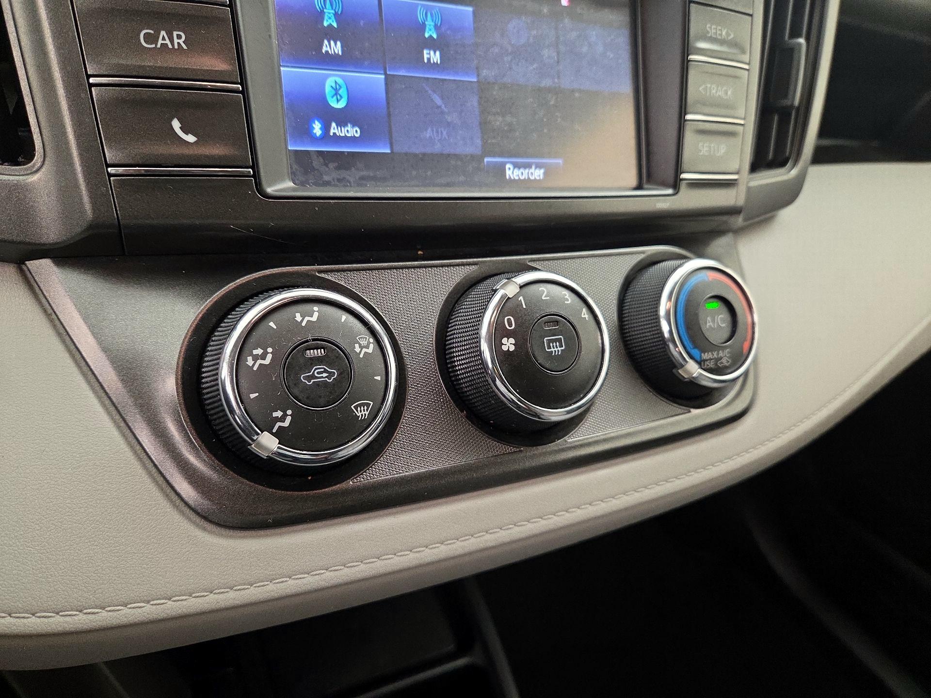 Thumbnail: 2015 Toyota RAV4 - 16