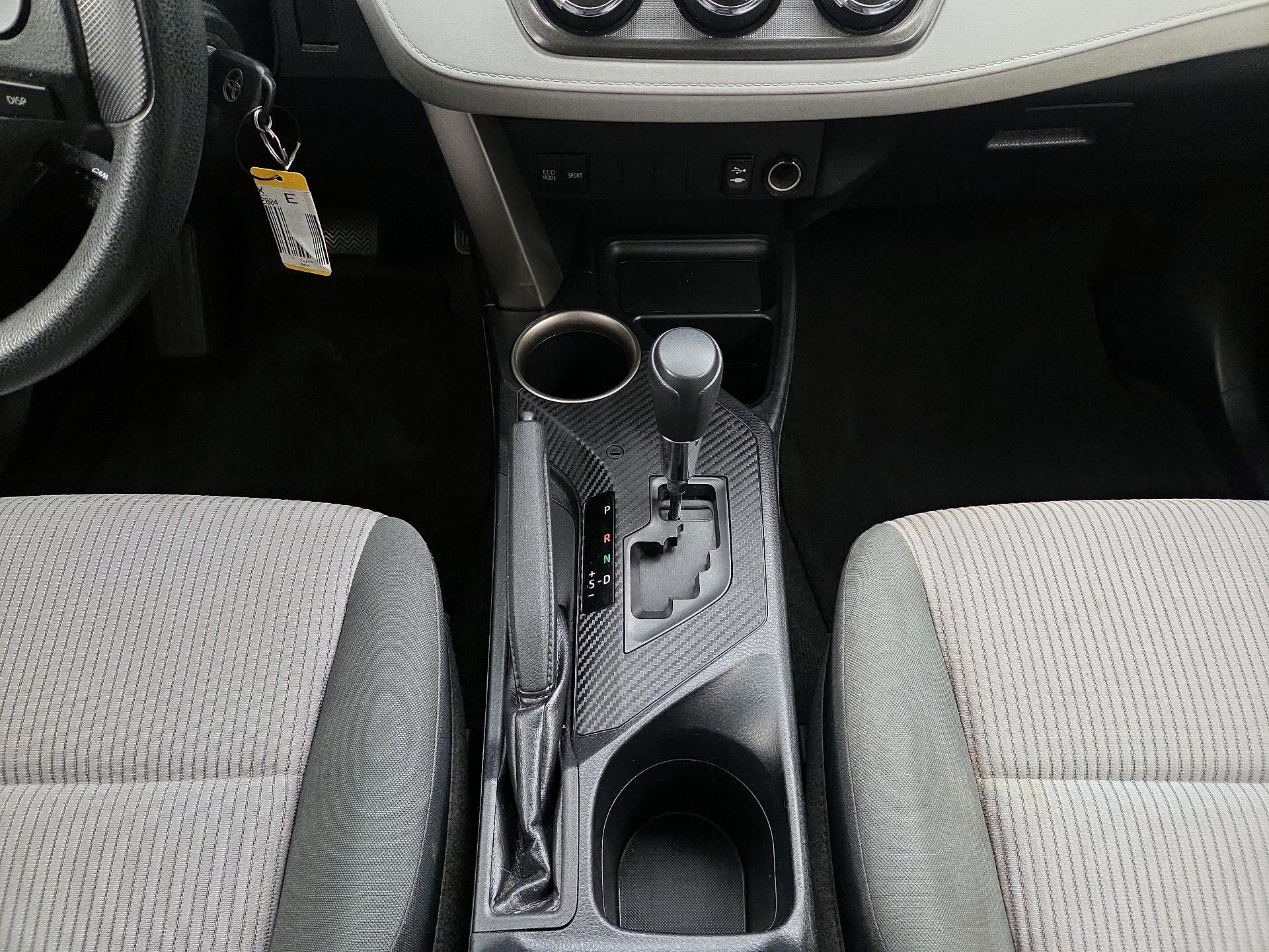 Thumbnail: 2015 Toyota RAV4 - 17