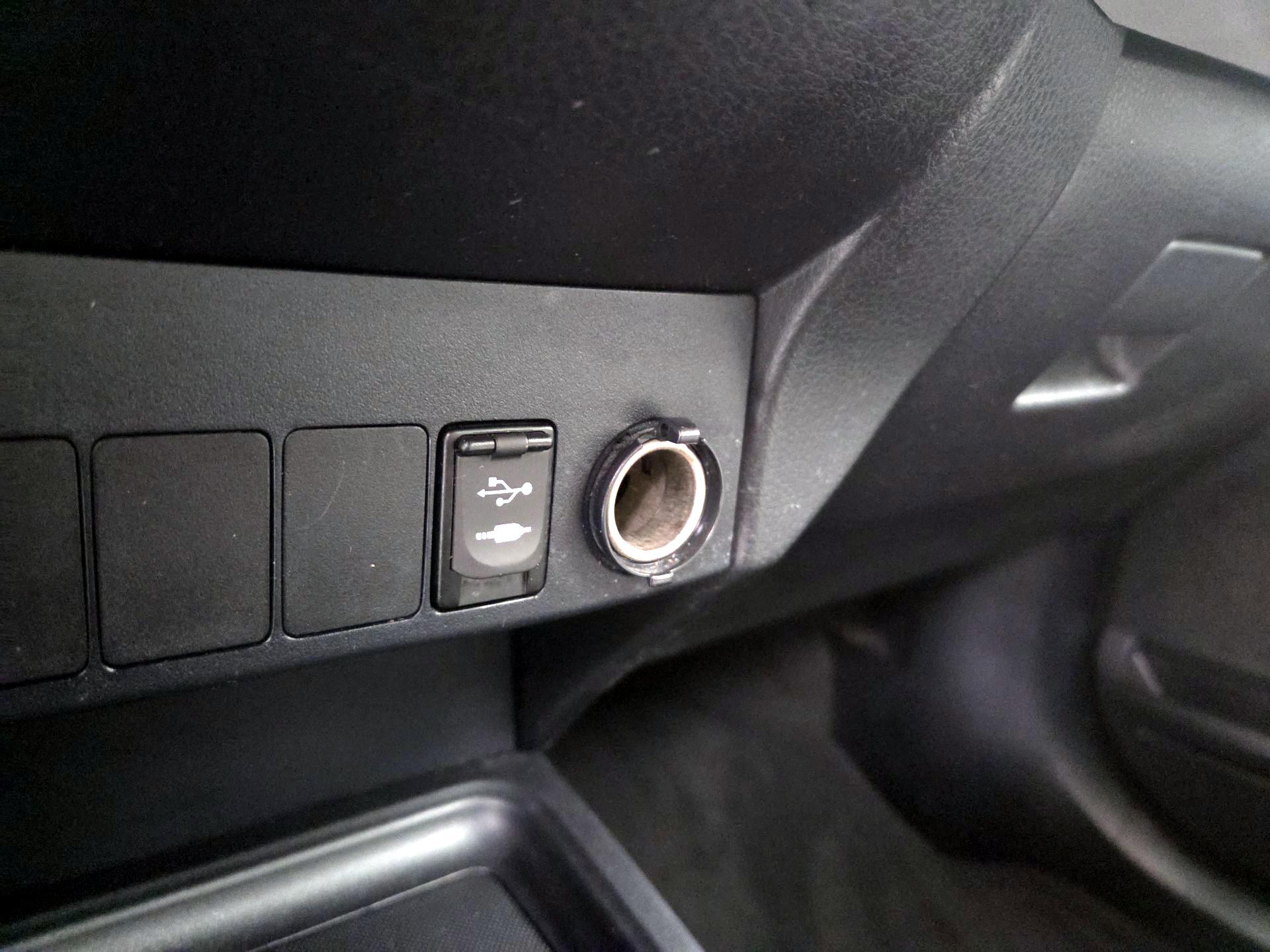 Thumbnail: 2015 Toyota RAV4 - 18