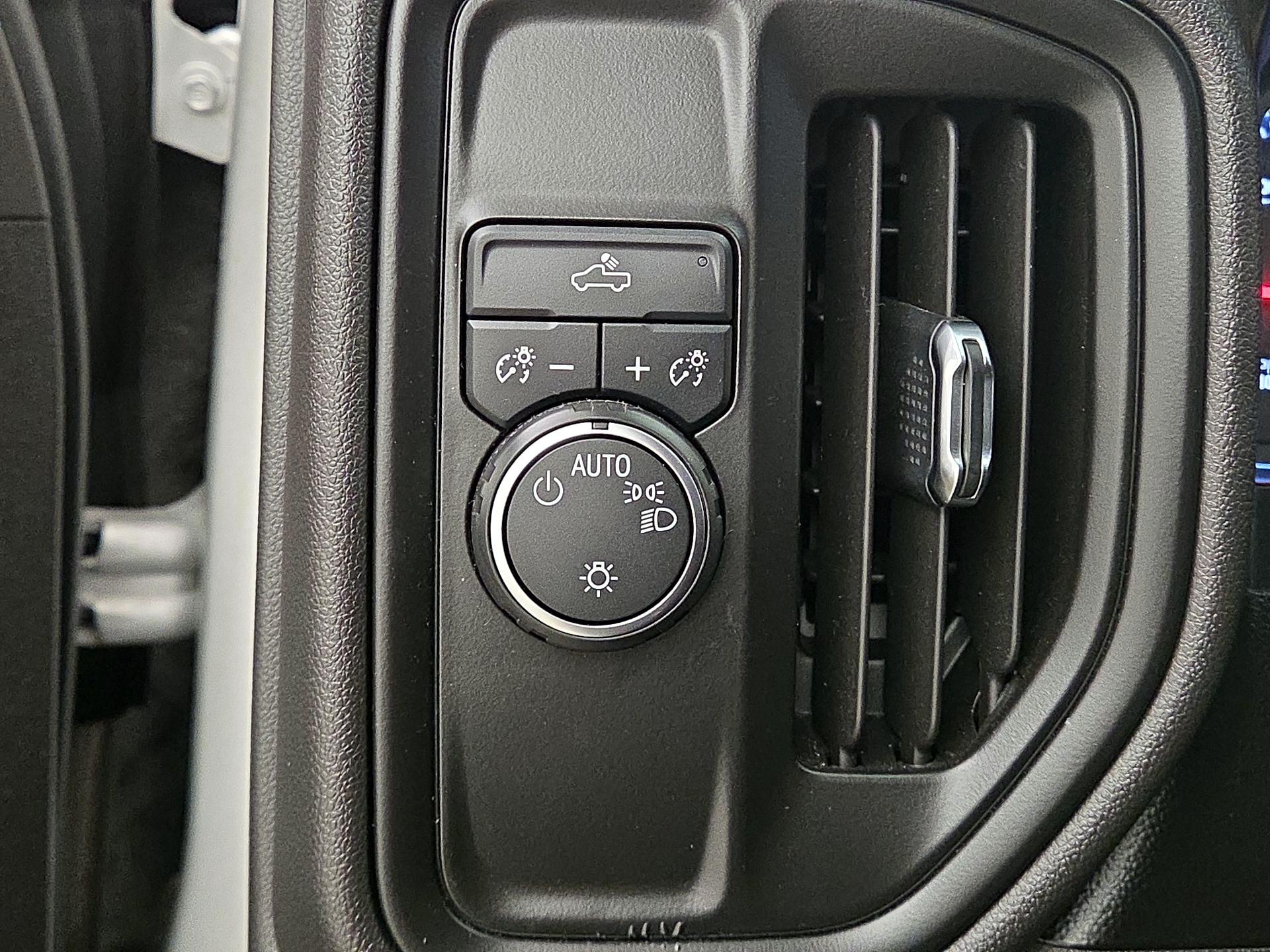 Thumbnail: 2019 Chevrolet Silverado 1500 - 13