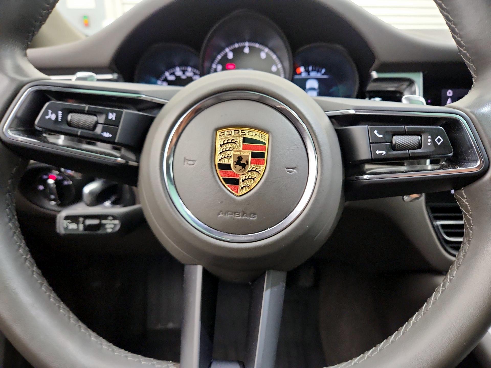 Thumbnail: 2023 Porsche Macan - 10